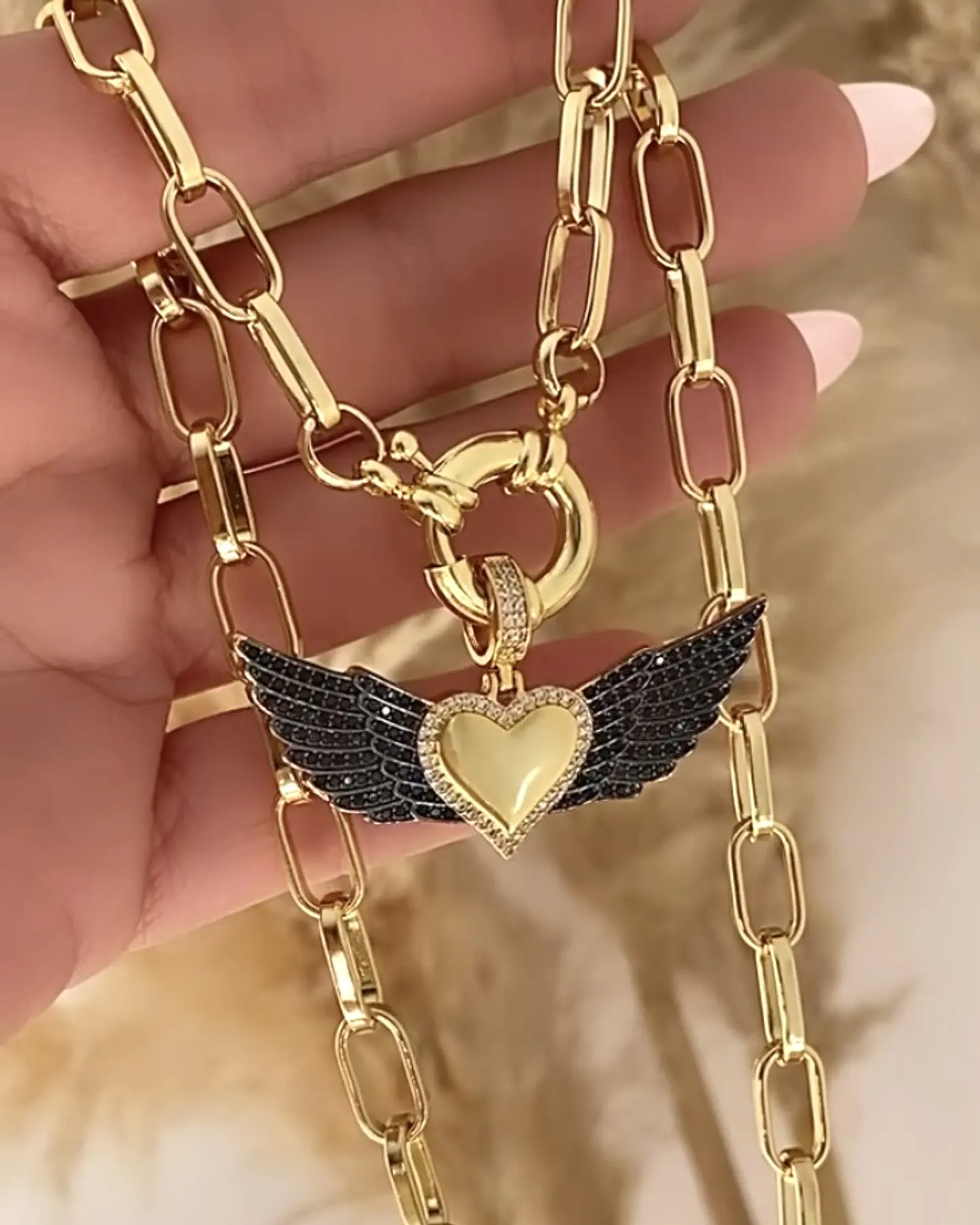 Collar Corazón Alado Black Gold 1