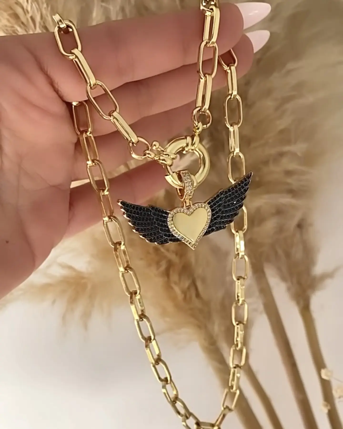 Collar Corazón Alado Black Gold 2