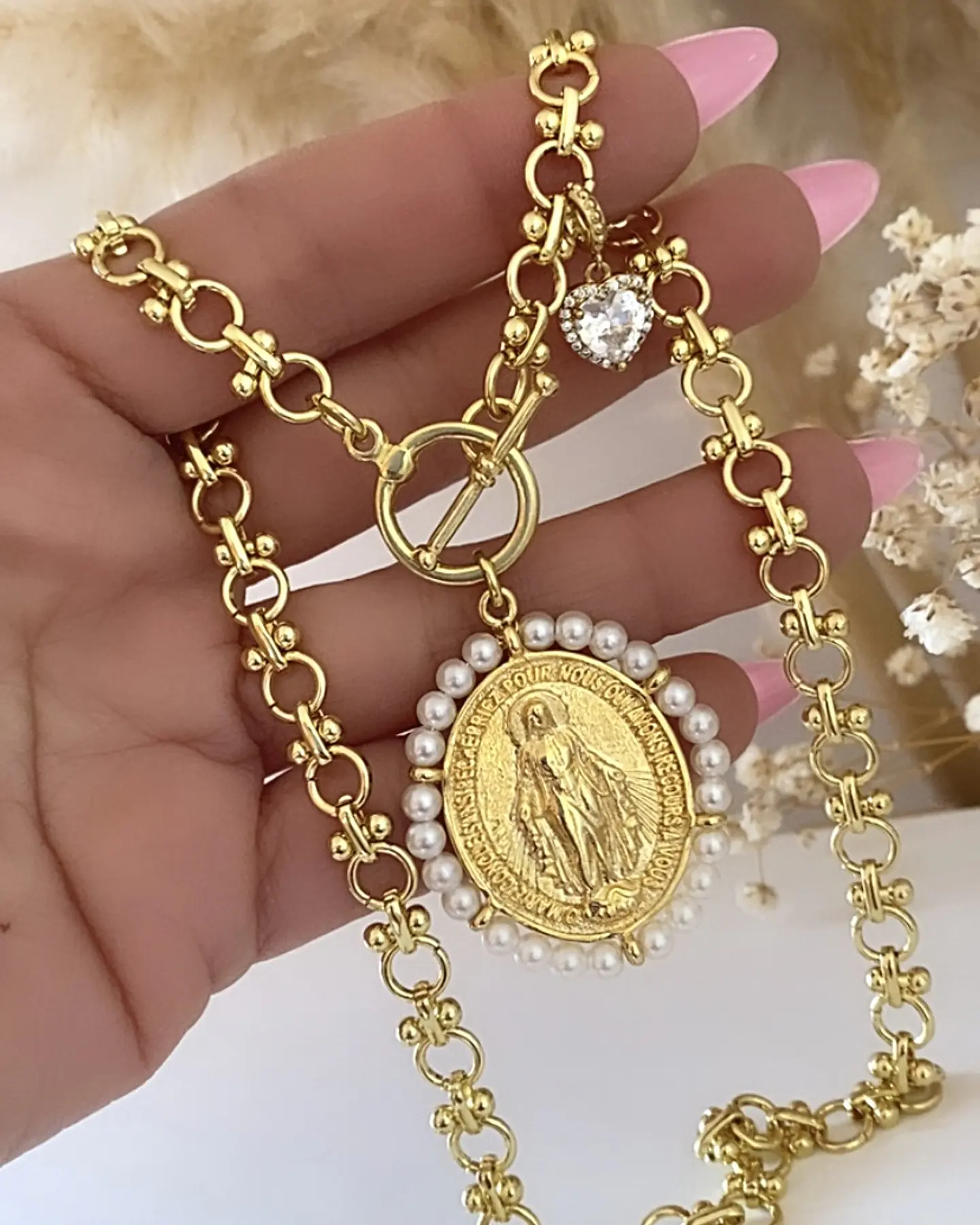 Collar medallón Virgen Perlas punto de luz  1