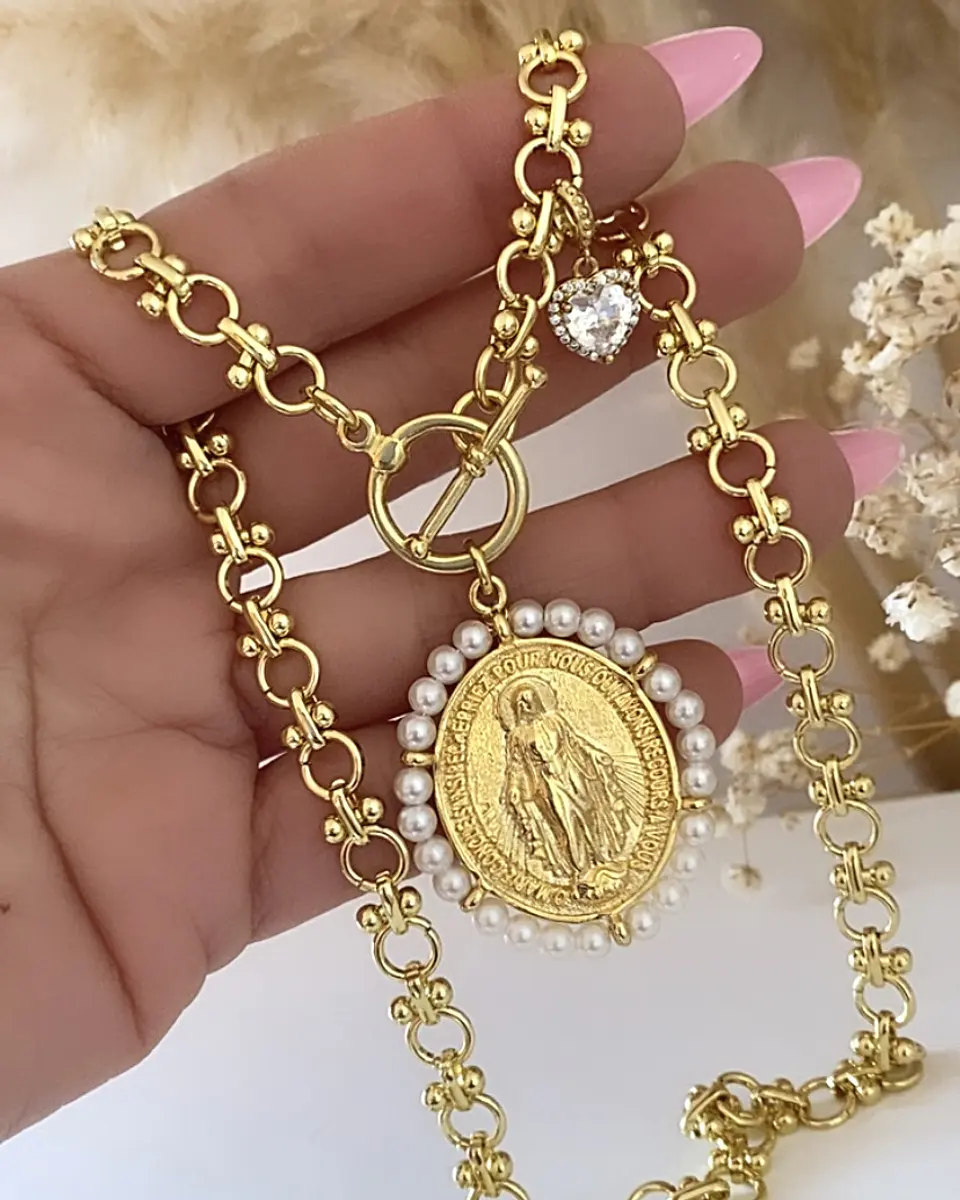 Collar medallón Virgen Perlas punto de luz  1