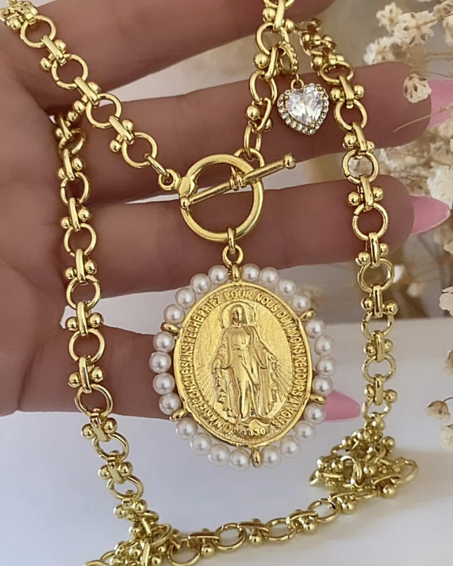 Collar medallón Virgen Perlas punto de luz  3