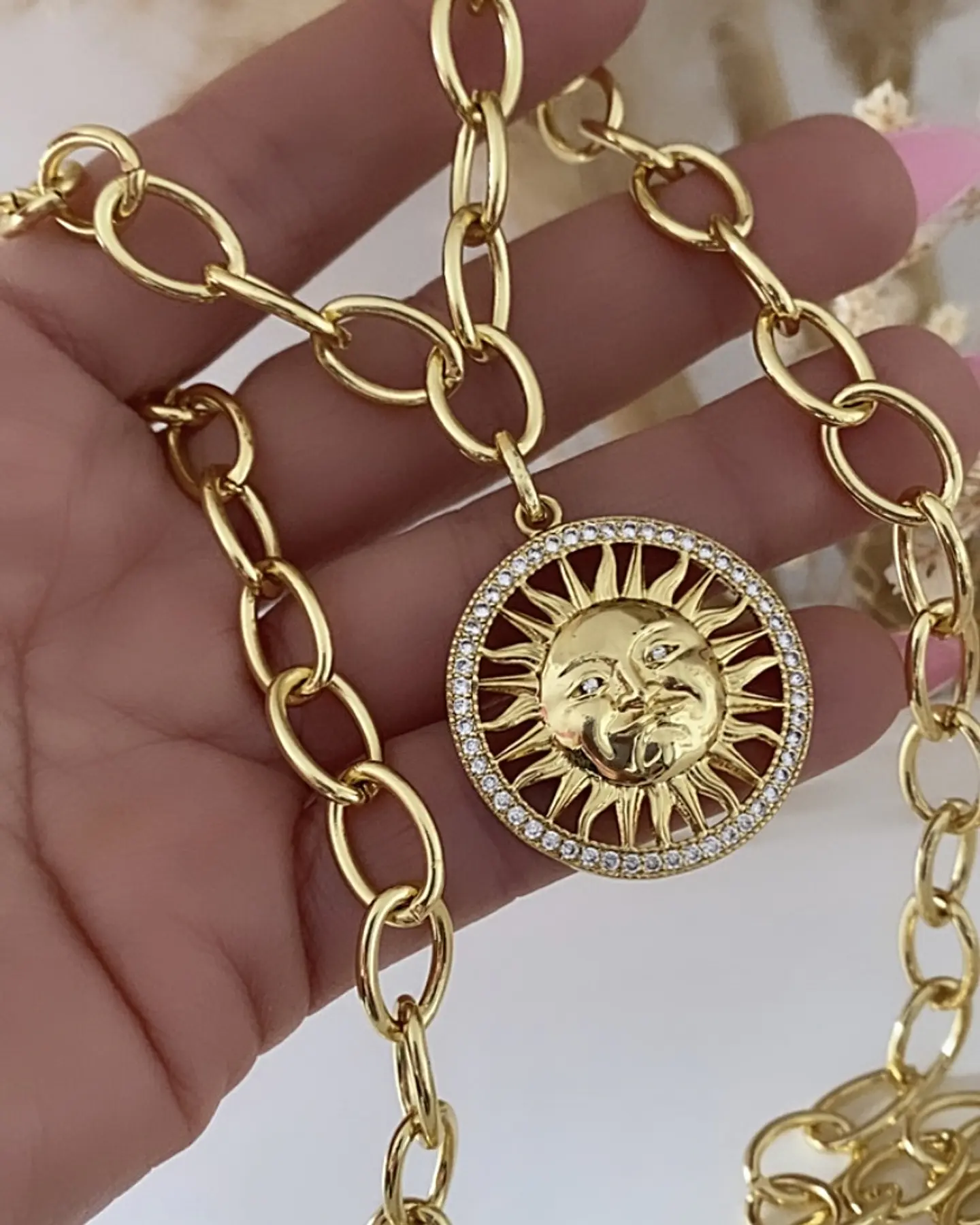 Collar Medallón Sol Circones maxi eslabones Gold 3