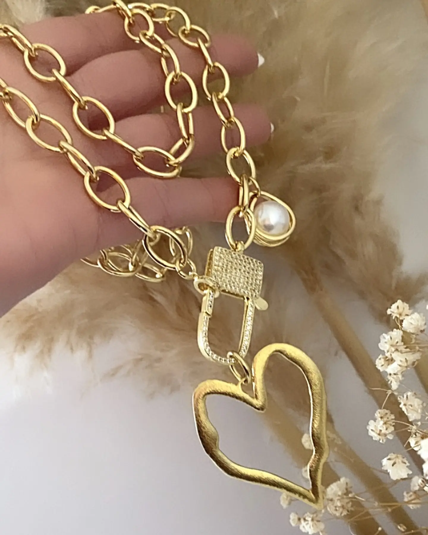 Collar XL Corazón Silueta Perla Gold 1
