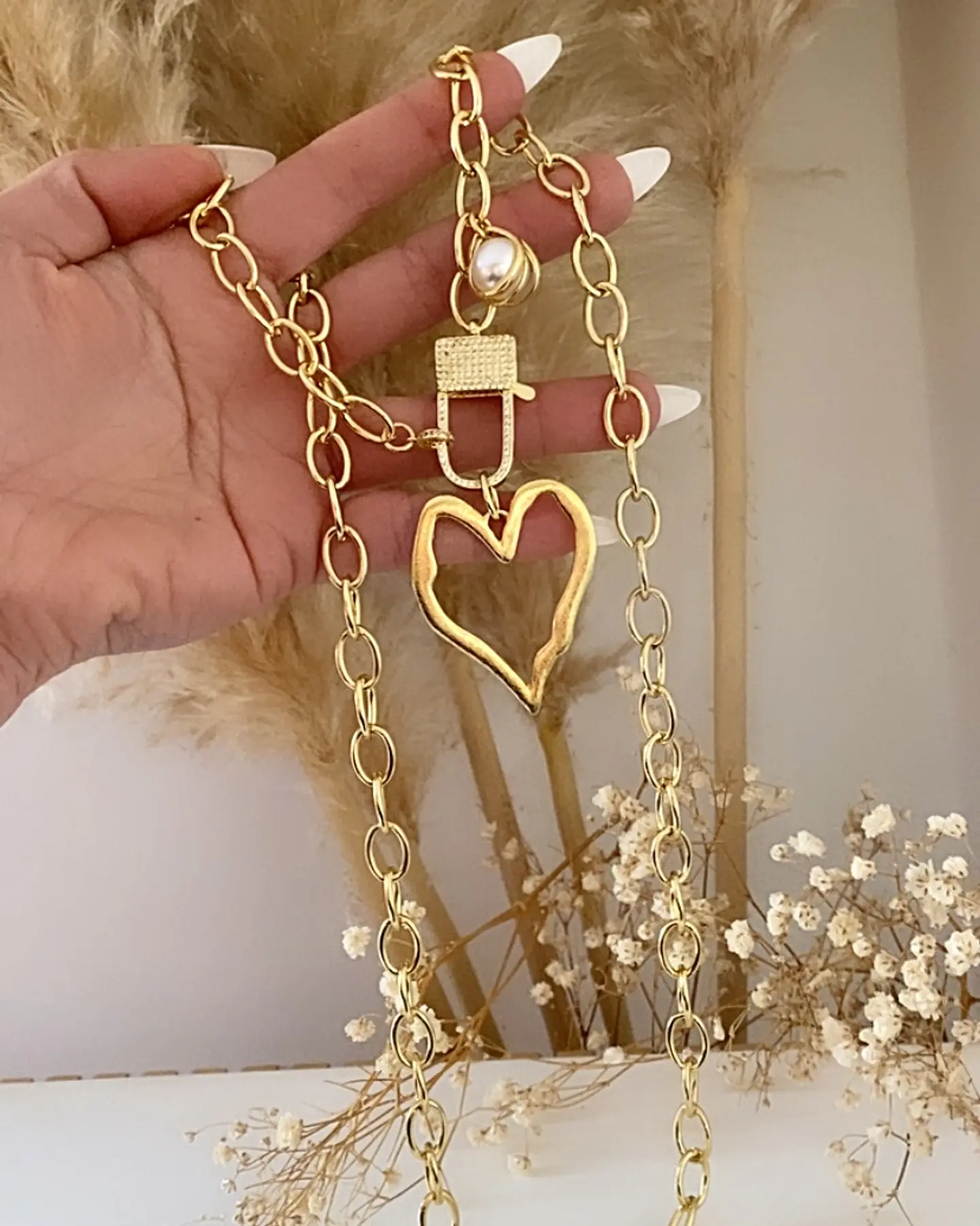 Collar XL Corazón Silueta Perla Gold 5