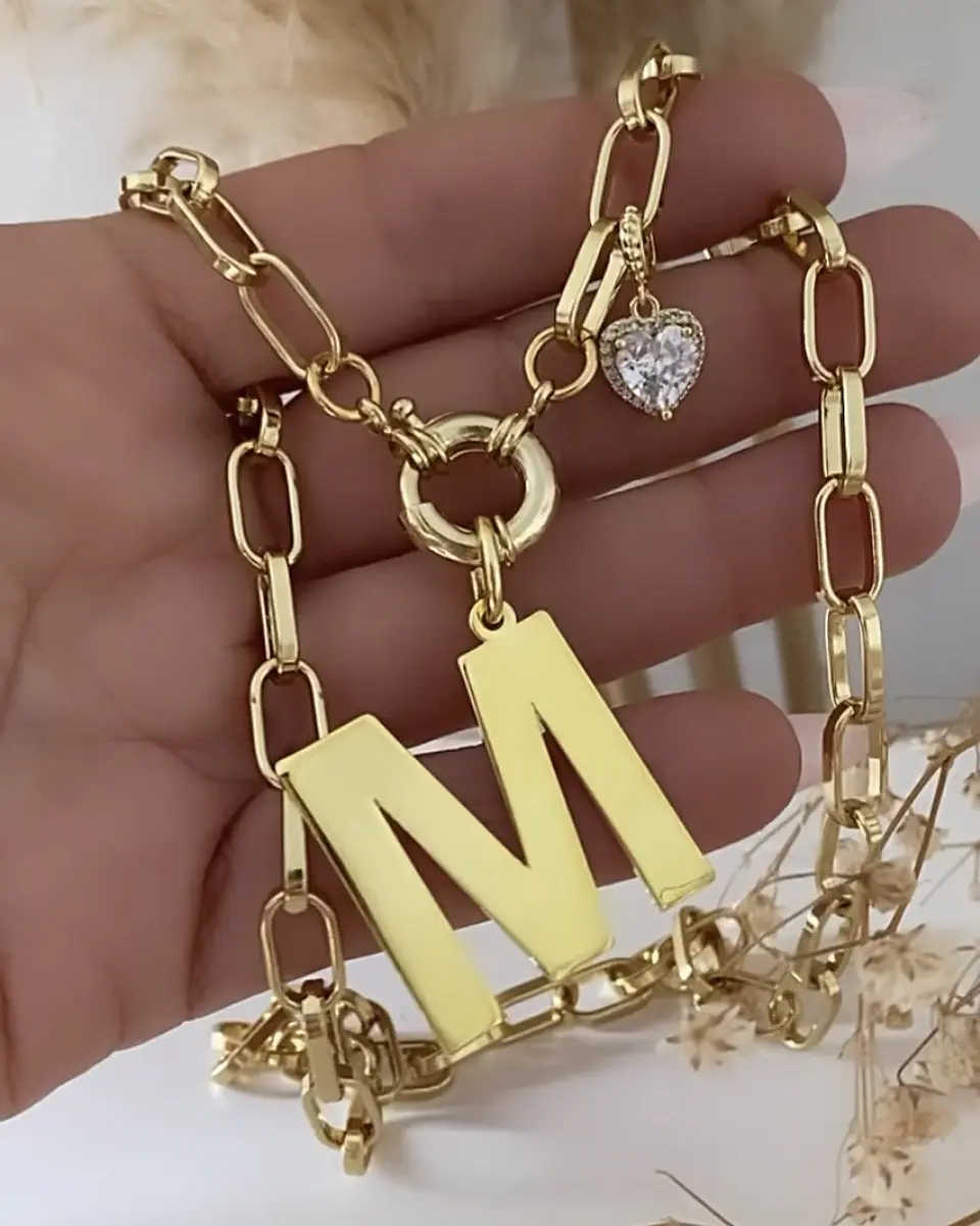 Collar Inicial M punto de luz Gold  1