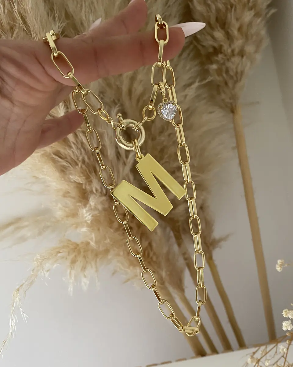 Collar Inicial M punto de luz Gold  2