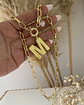 Collar Inicial M punto de luz Gold  - Miniatura 3