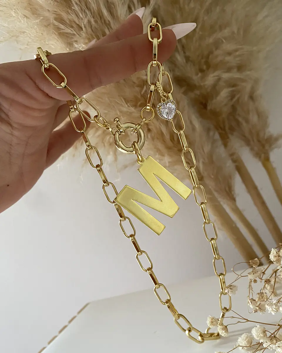 Collar Inicial M punto de luz Gold  4