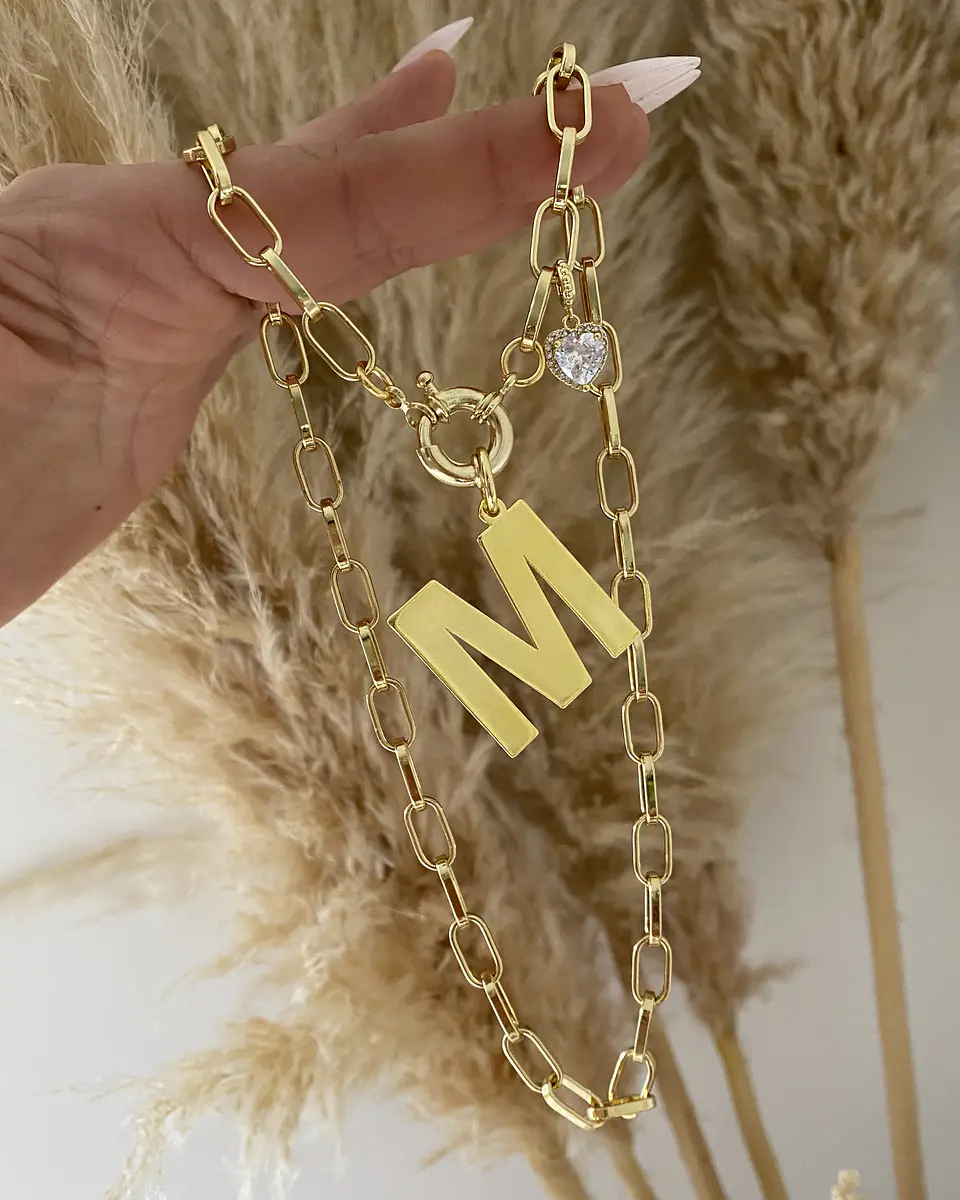 Collar Inicial M punto de luz Gold  5