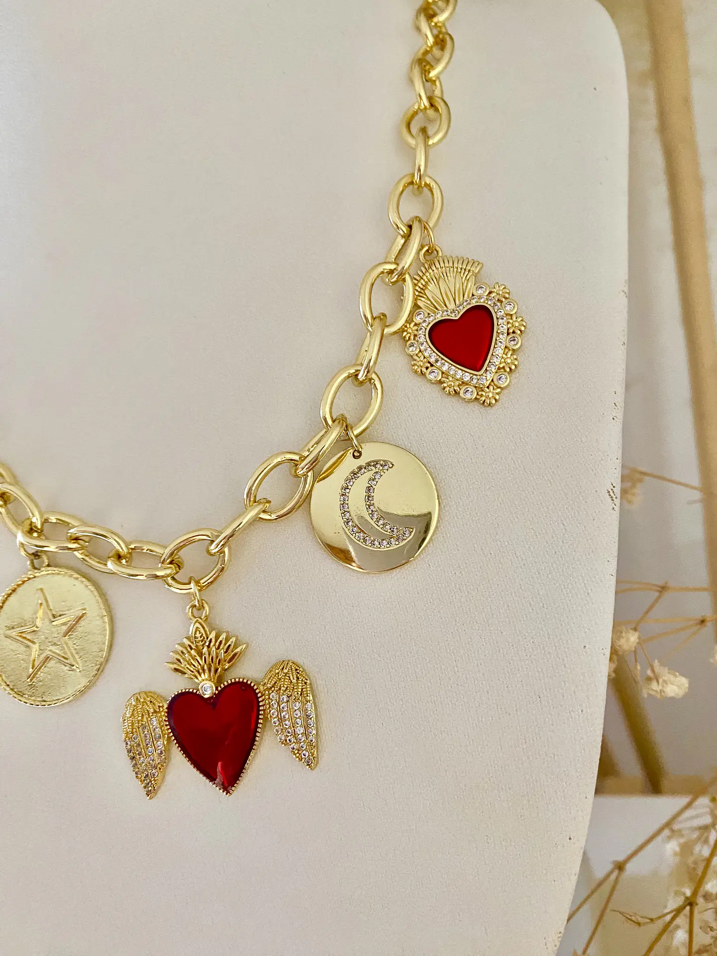 Collar Mix Corazones Sagrados y medallas gold 6