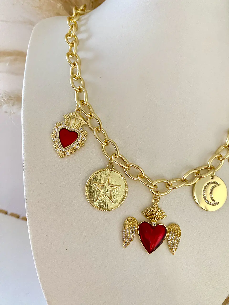 Collar Mix Corazones Sagrados y medallas gold 5