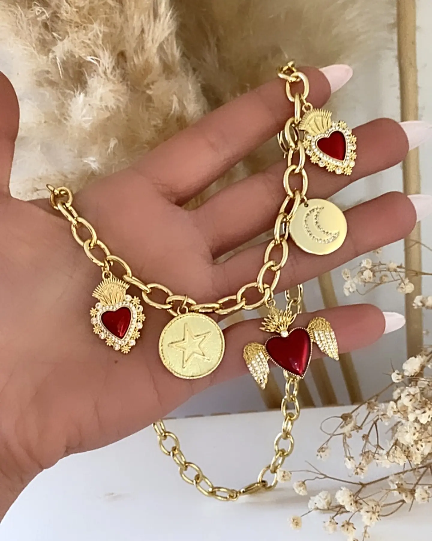 Collar Mix Corazones Sagrados y medallas gold 4