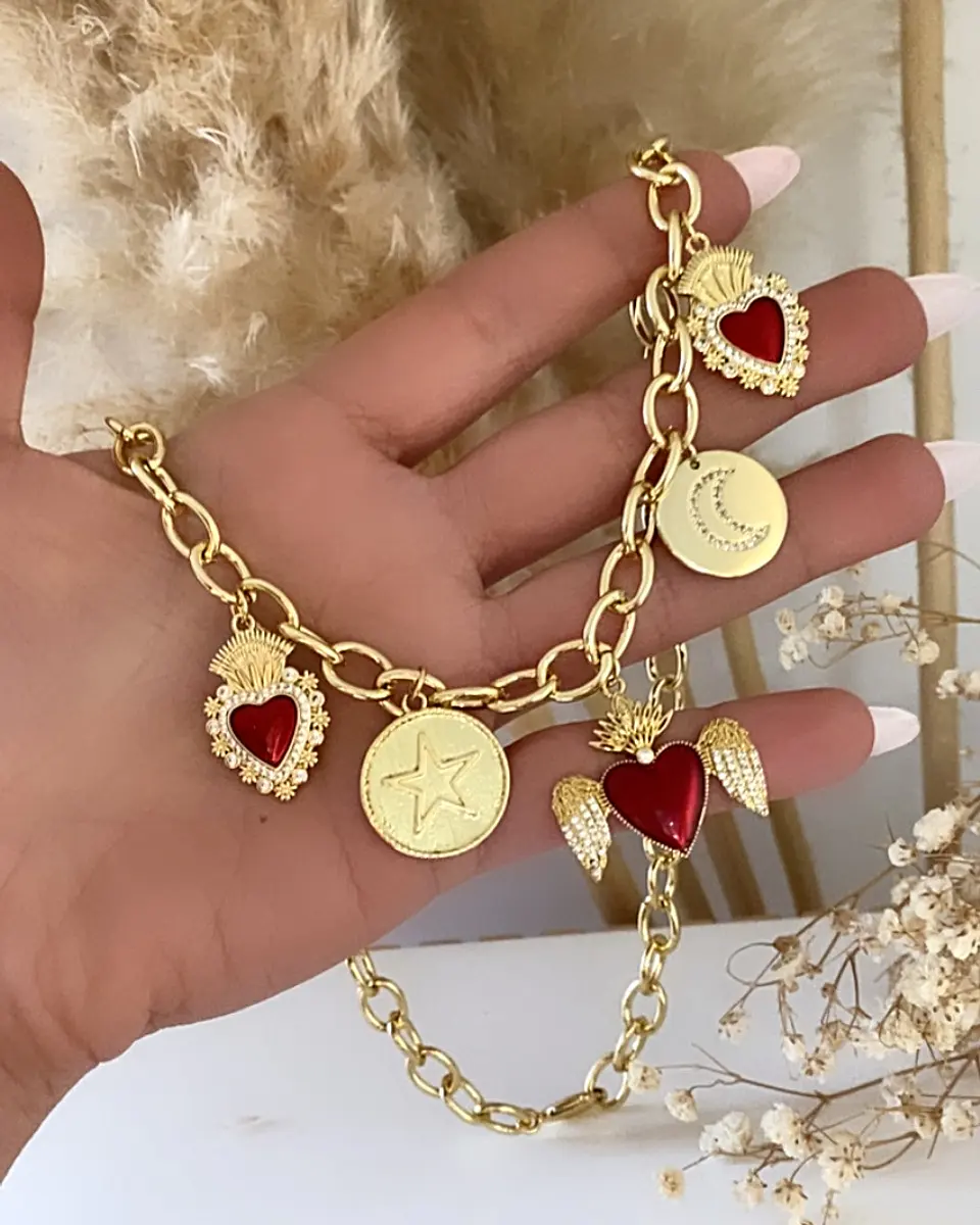 Collar Mix Corazones Sagrados y medallas gold 4