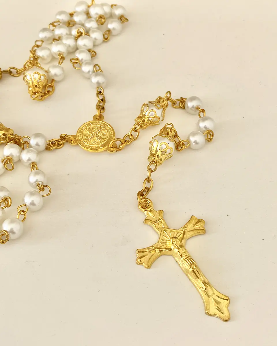 Collar Rosario Perlas Cruz y San Benito Gold 2