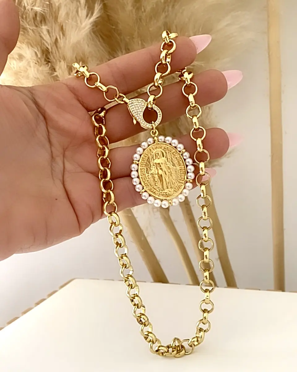 Collar Medallón Virgen Perlas Broche Luxury Circones 2