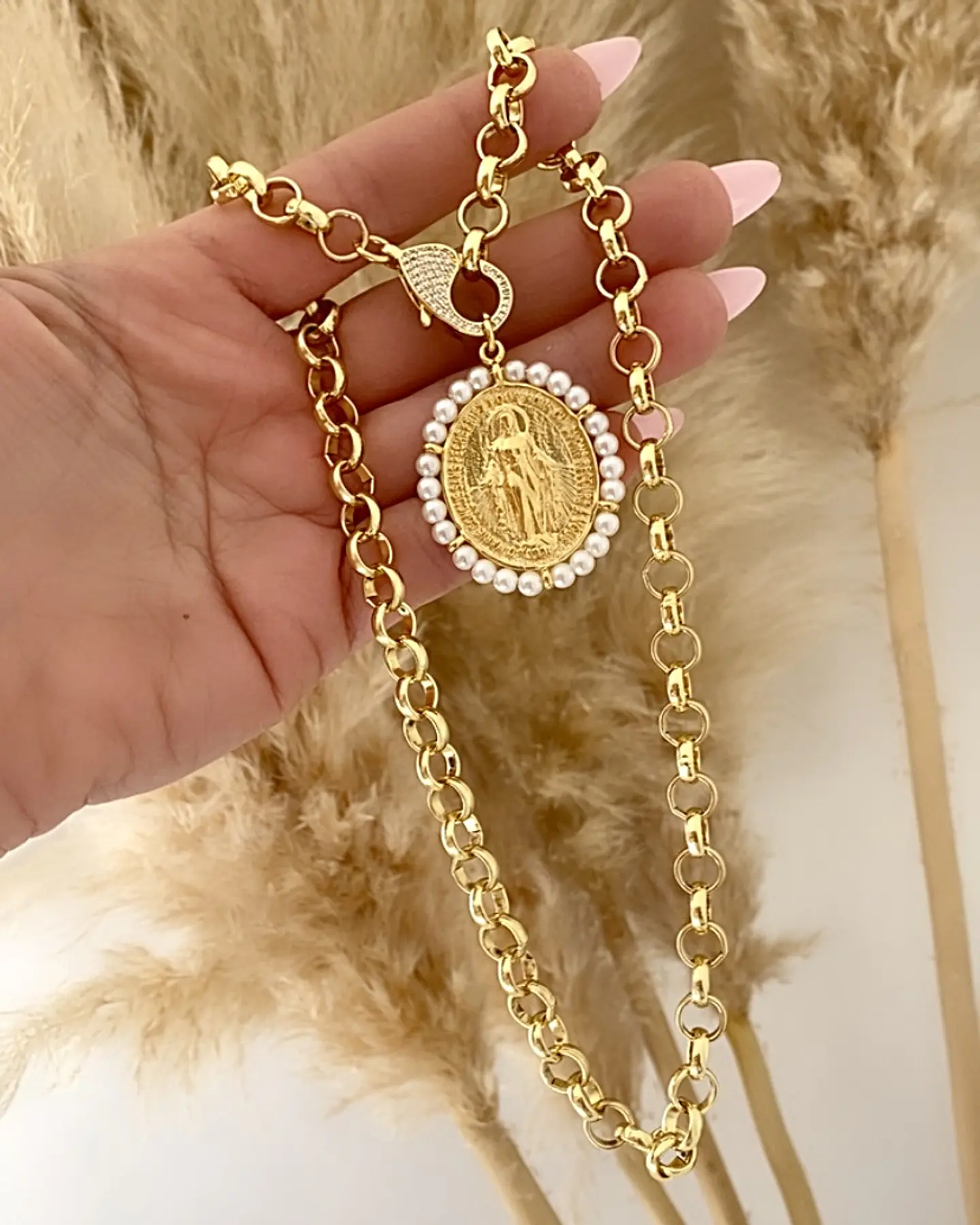 Collar Medallón Virgen Perlas Broche Luxury Circones 4