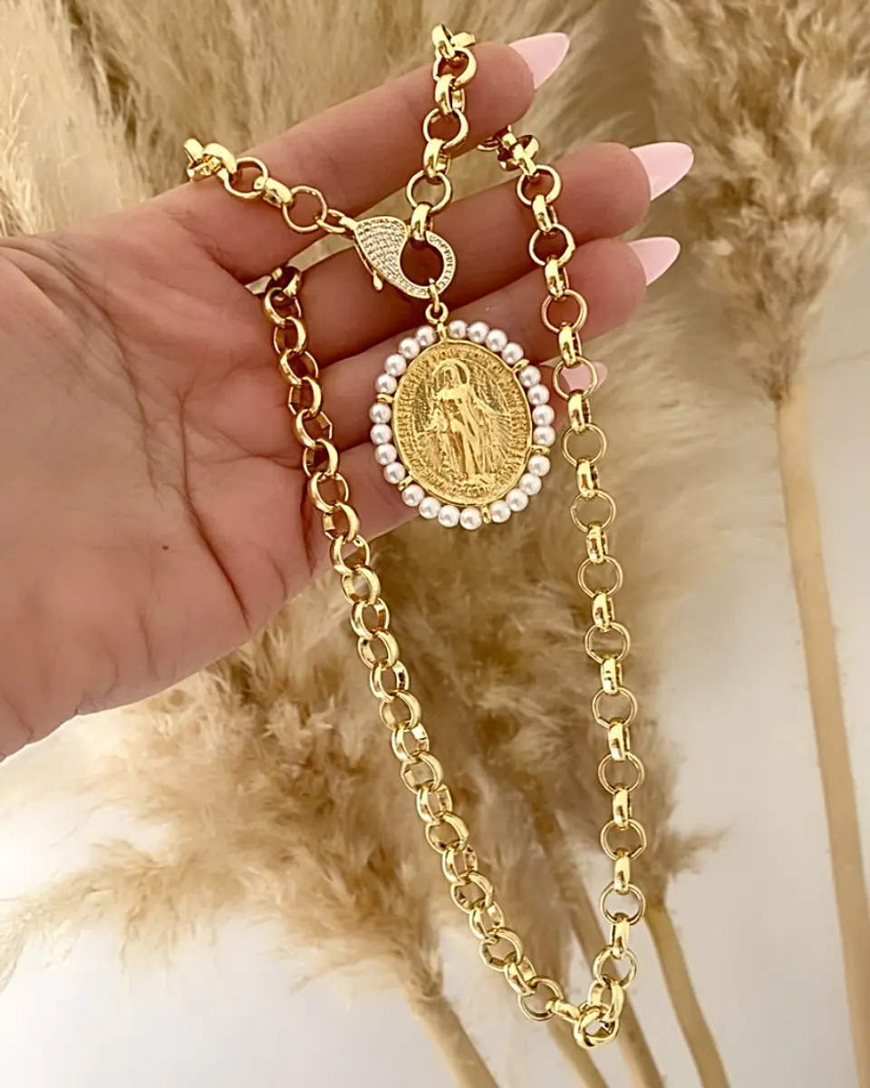 Collar Medallón Virgen Perlas Broche Luxury Circones 4