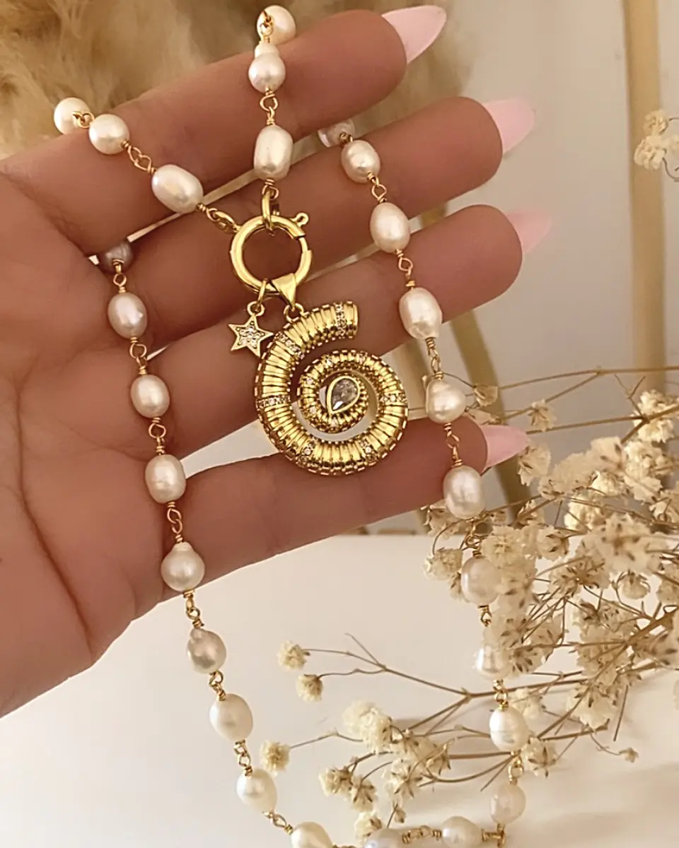 Collar Caracola Perlas de Río Gold 2