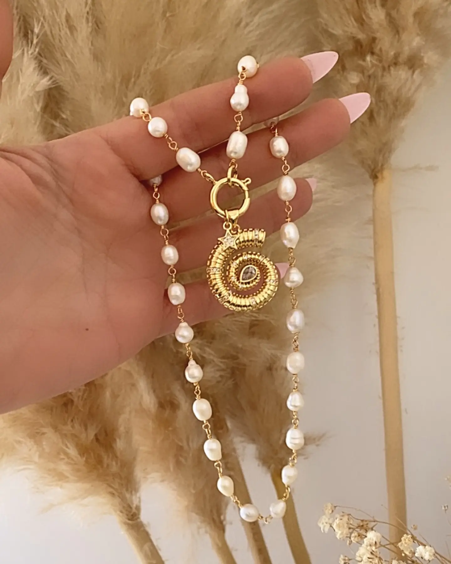 Collar Caracola Perlas de Río Gold 4