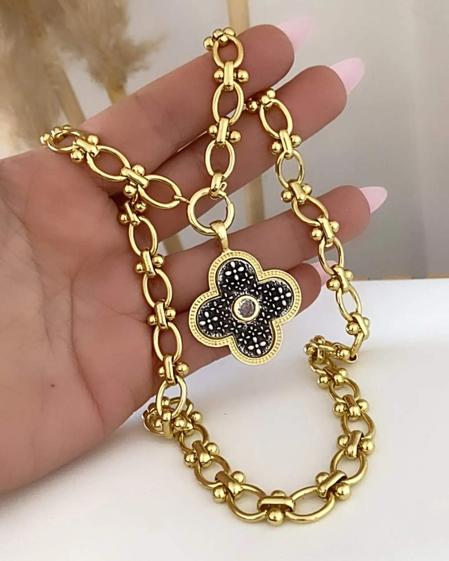 Collar Flor Repujada Bicolor con Circon Gold 1