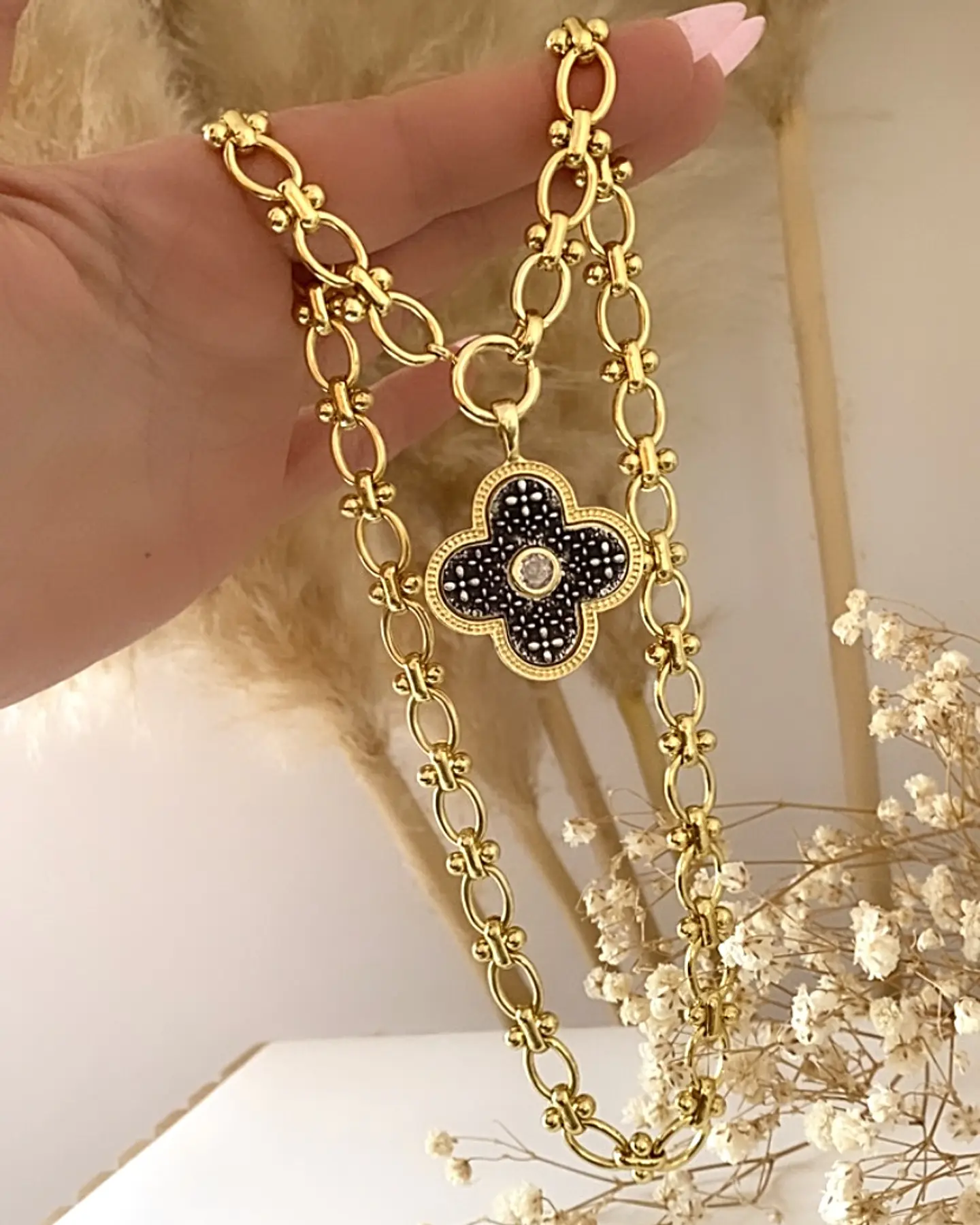 Collar Flor Repujada Bicolor con Circon Gold 2