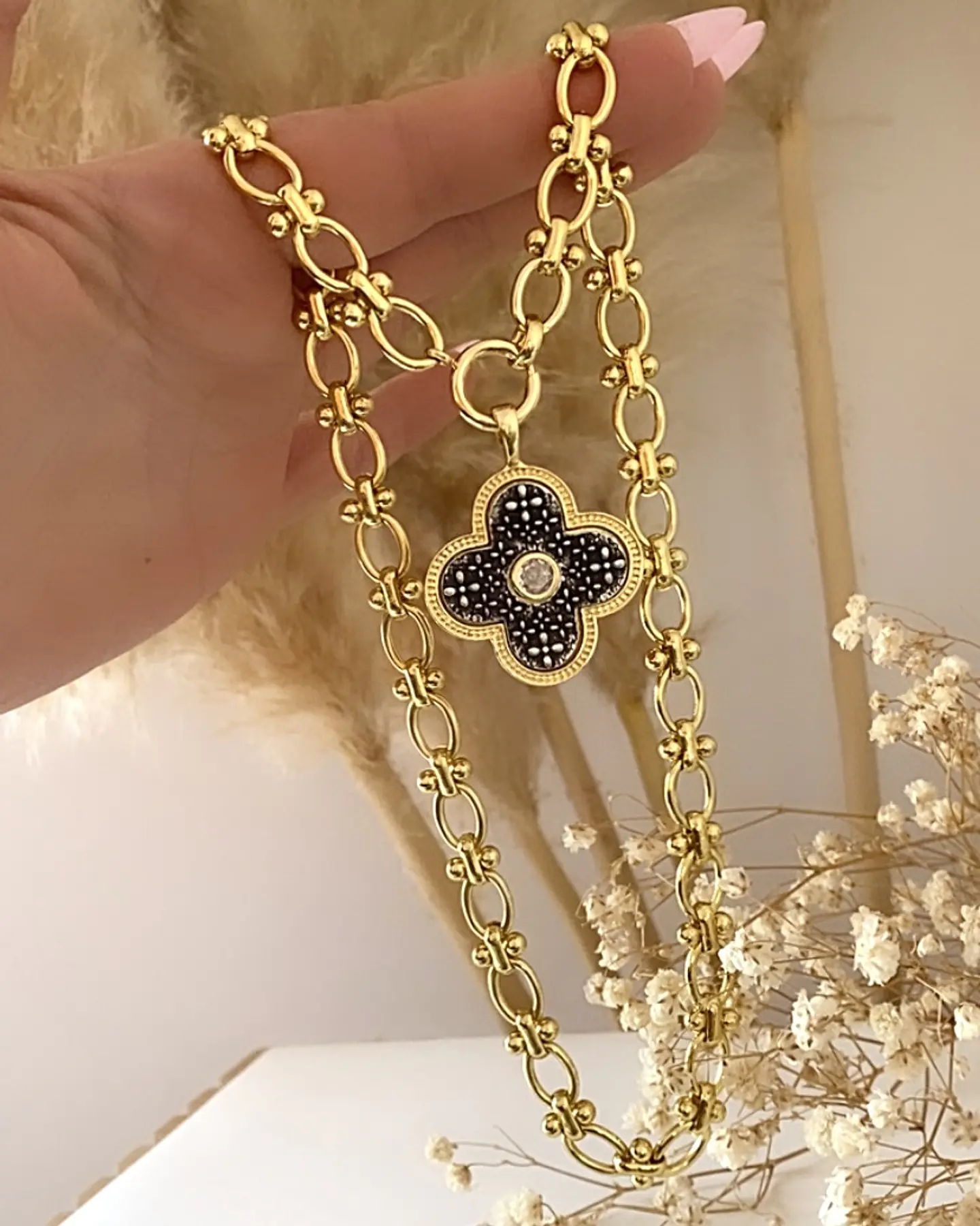 Collar Flor Repujada Bicolor con Circon Gold 5