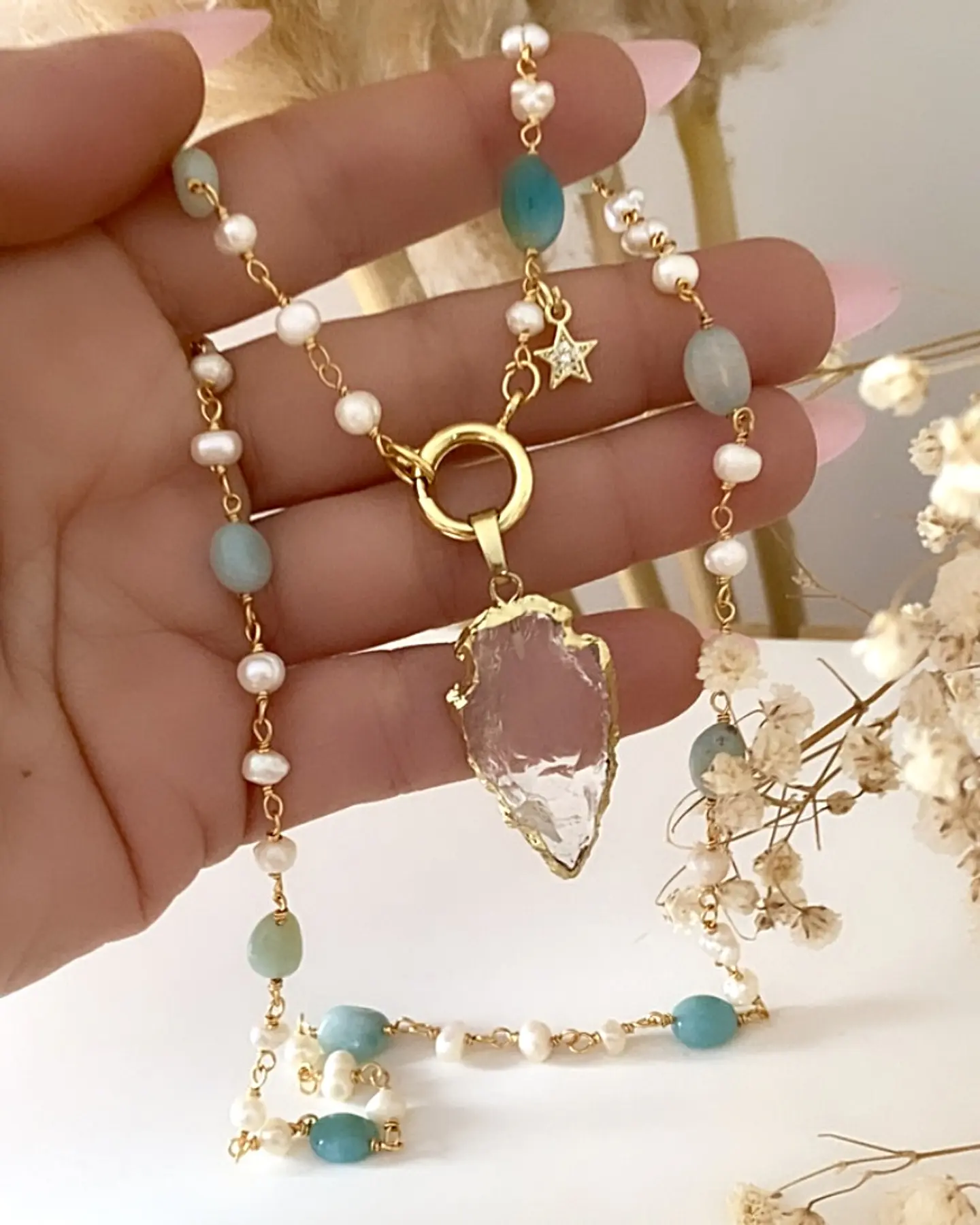Collar Cuarzo Flecha piedras y perlas gold 1