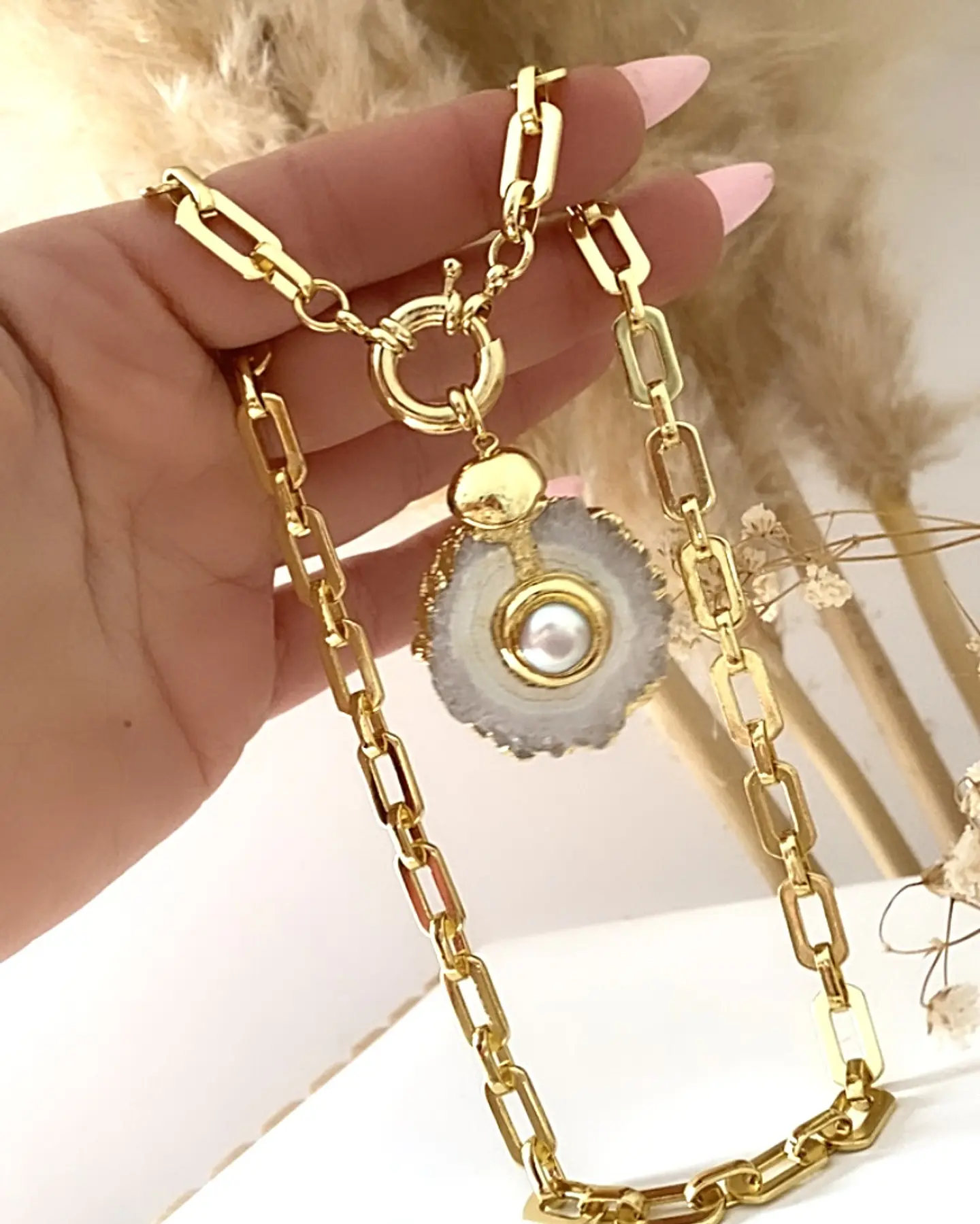 Collar Cuarzo Y Perla Central eslabones aplanados gold  3
