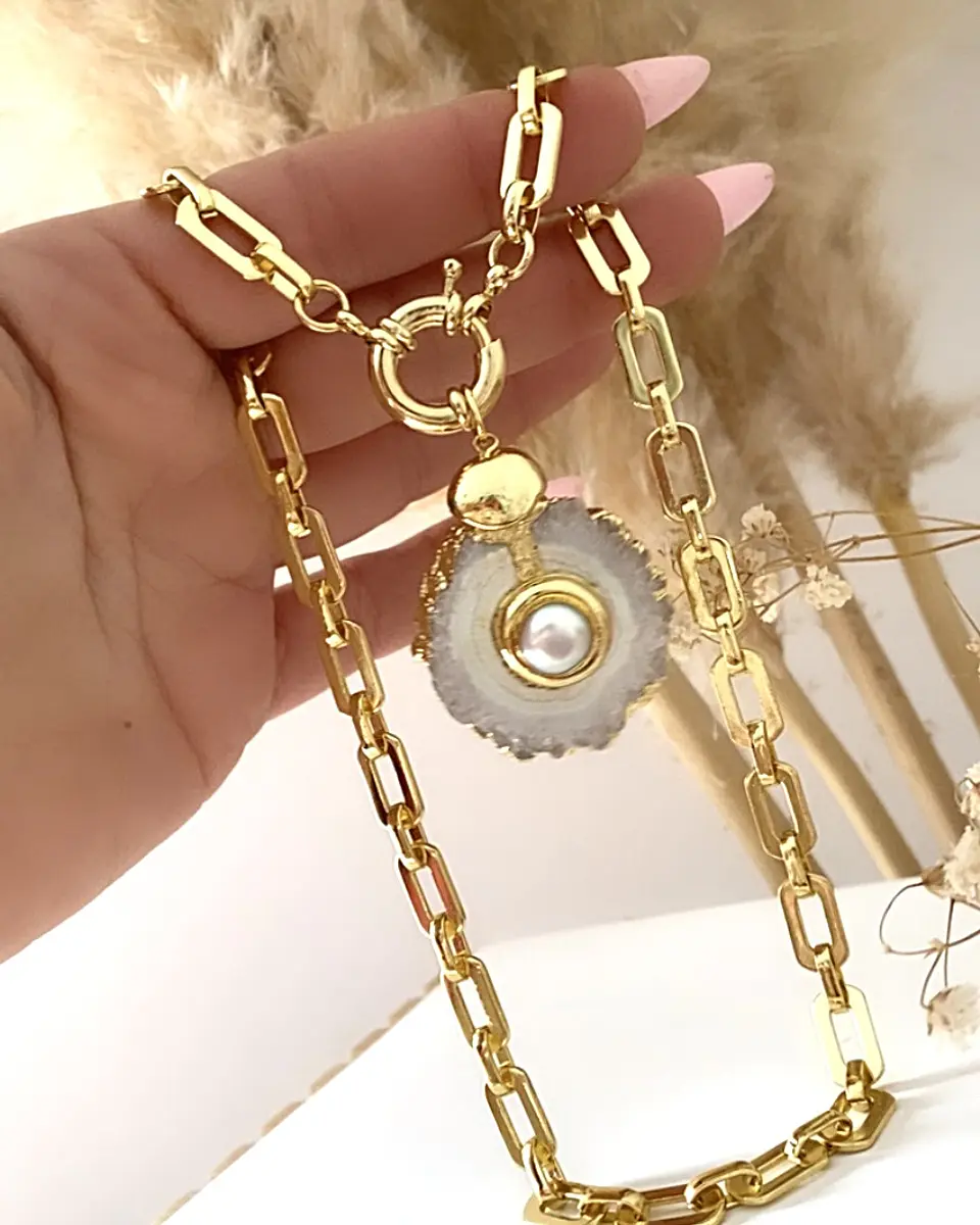 Collar Cuarzo Y Perla Central eslabones aplanados gold  3