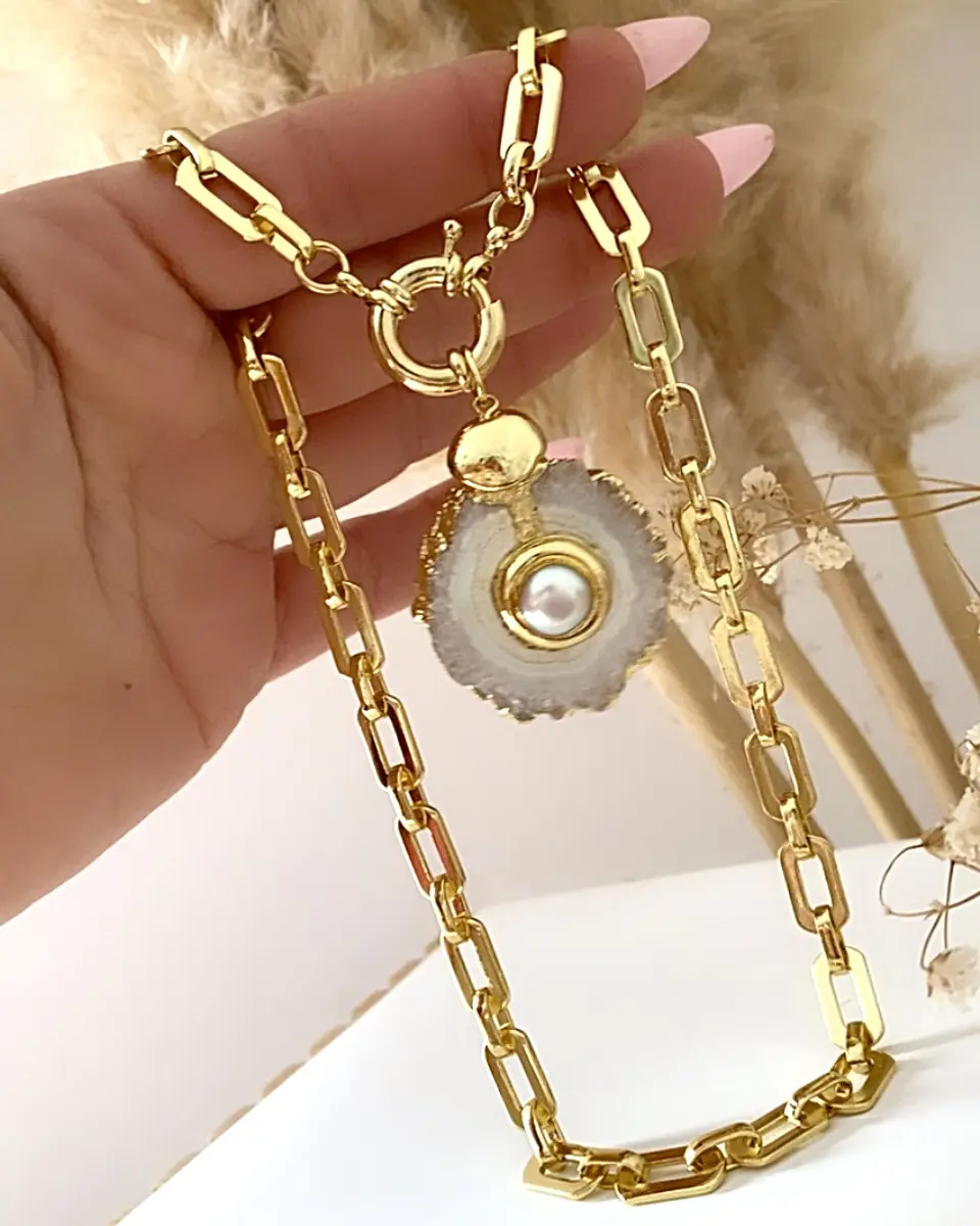 Collar Cuarzo Y Perla Central eslabones aplanados gold  4