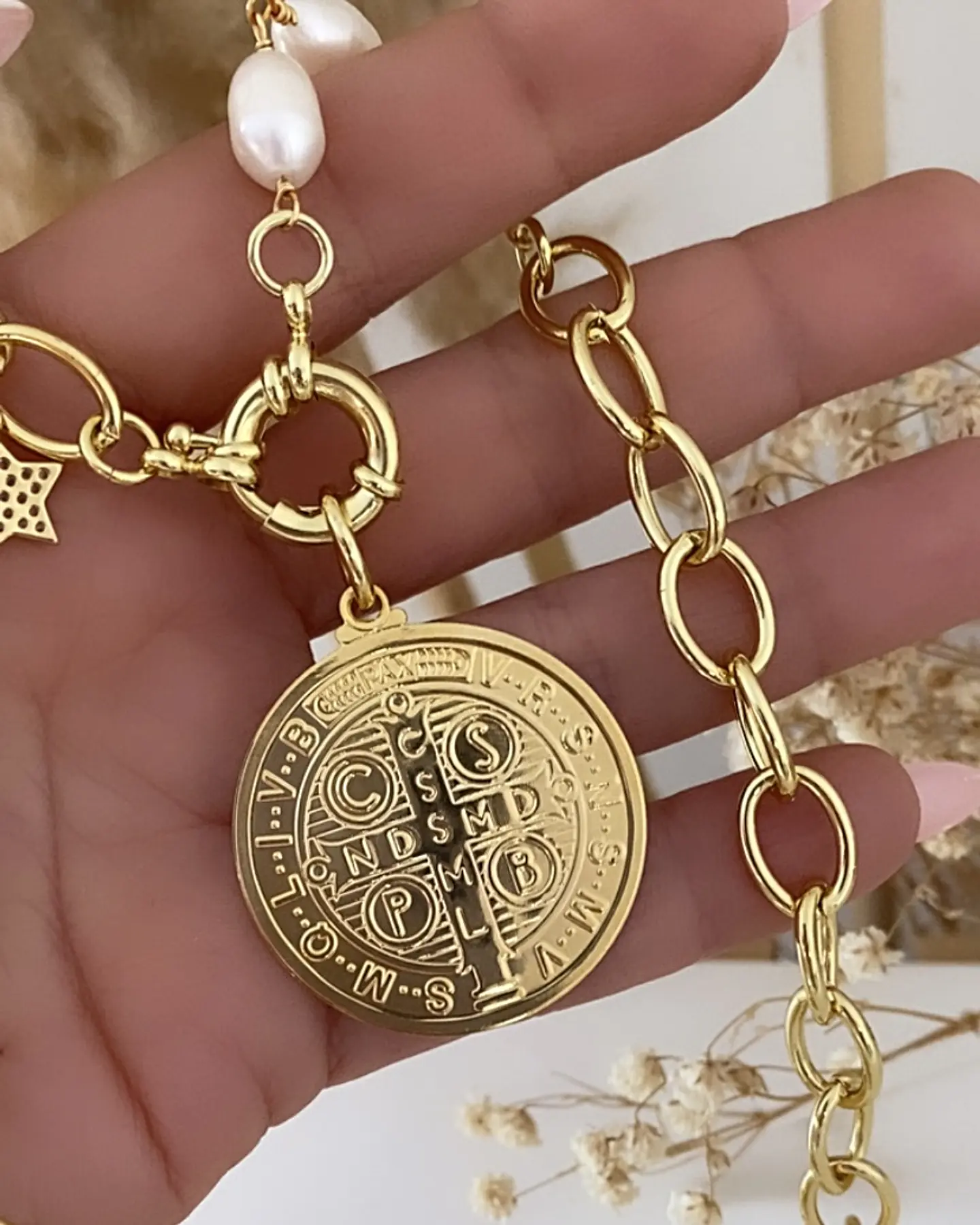 Collar XL Maxi Medallón San Benito a Perlas y punto luz gold 8