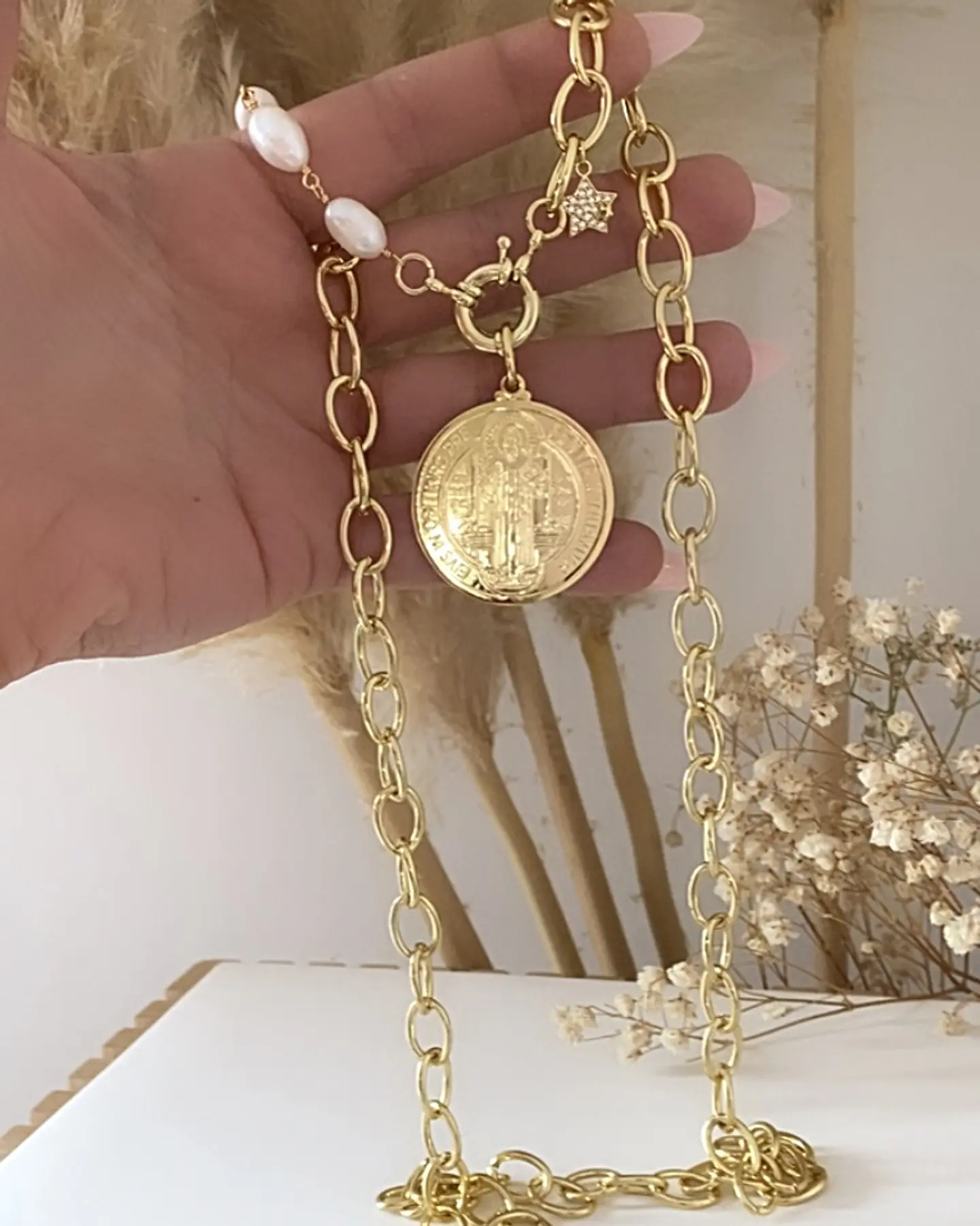 Collar XL Maxi Medallón San Benito a Perlas y punto luz gold 7