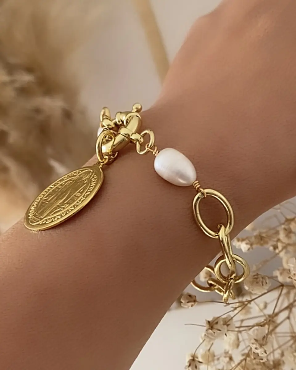 Pulsera Medalla San Benito Perlas Gold 3