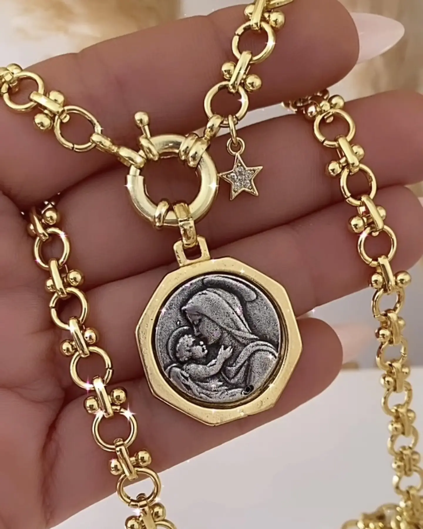 Collar Virgen Madonna eslabones mixtos gold  1
