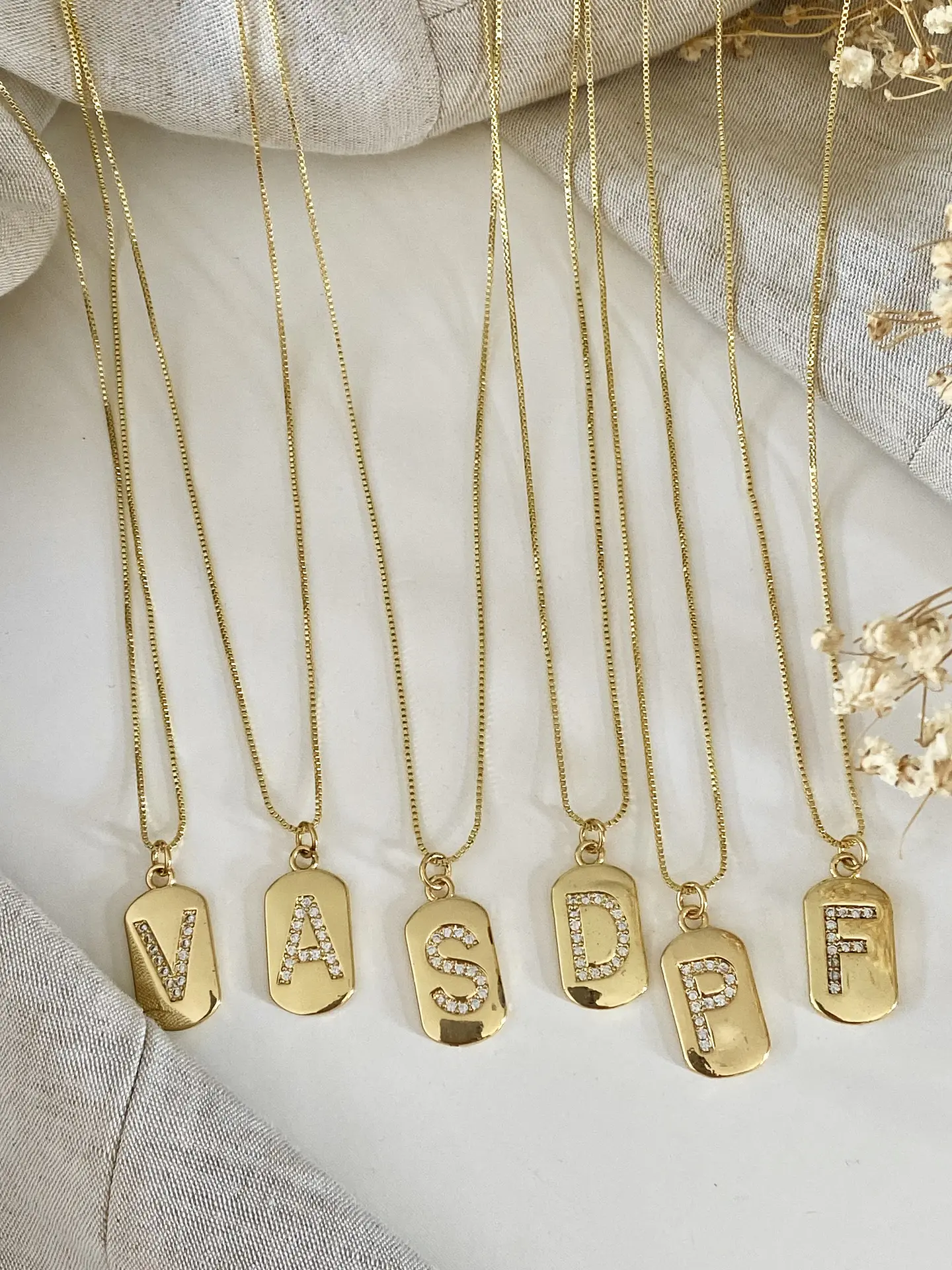 Cadenas Inicial Placa Circones Gold 1