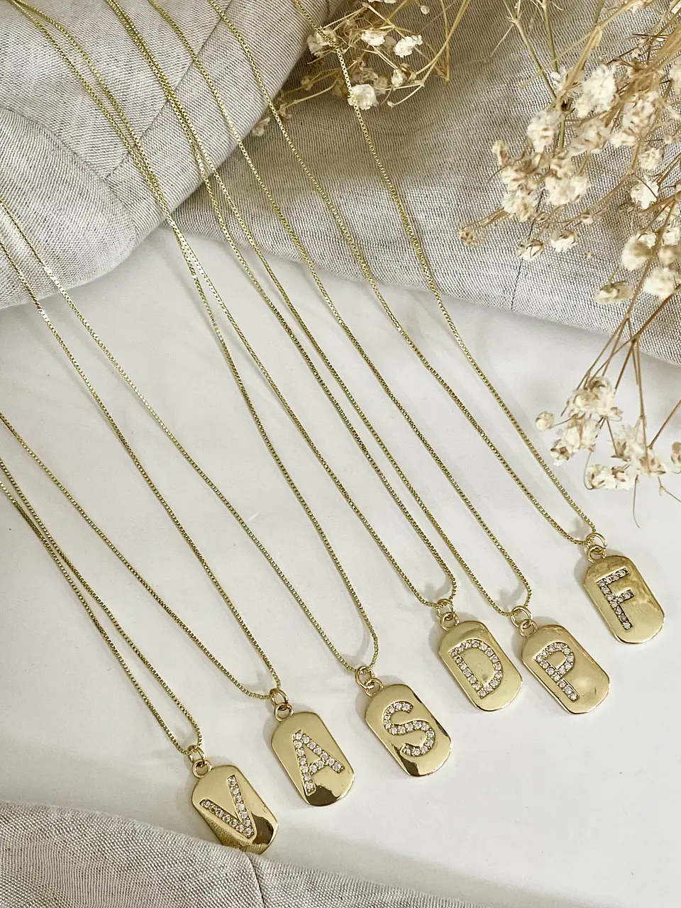 Cadenas Inicial Placa Circones Gold 2