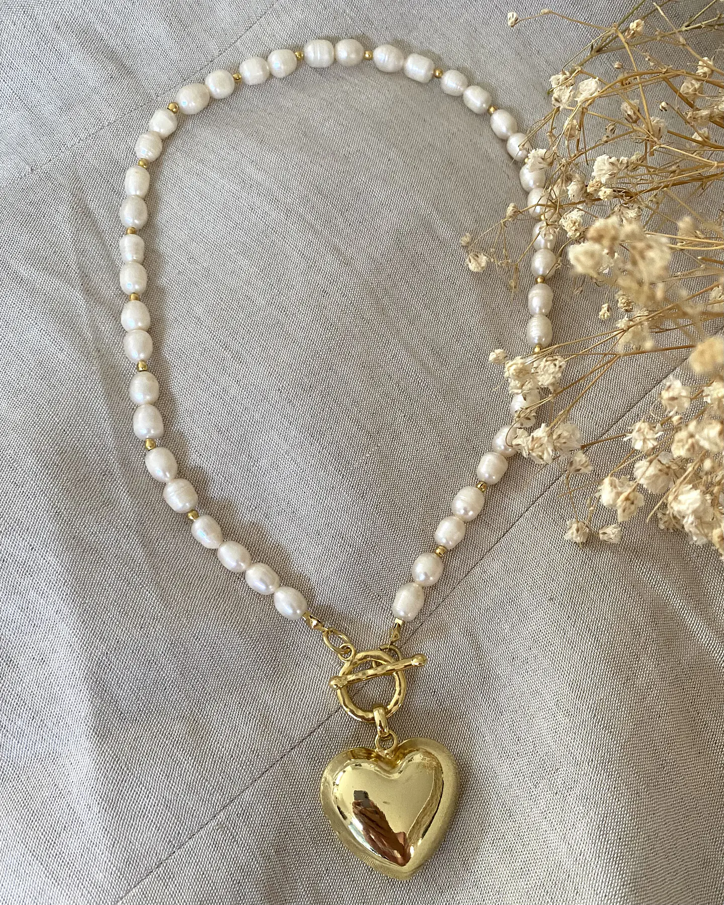 Collar Maxi Corazón Perlas de rio y balines gold 1