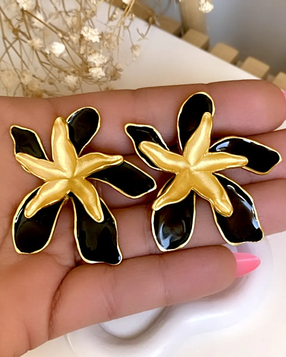 Aros Magnolia Black and Gold 2