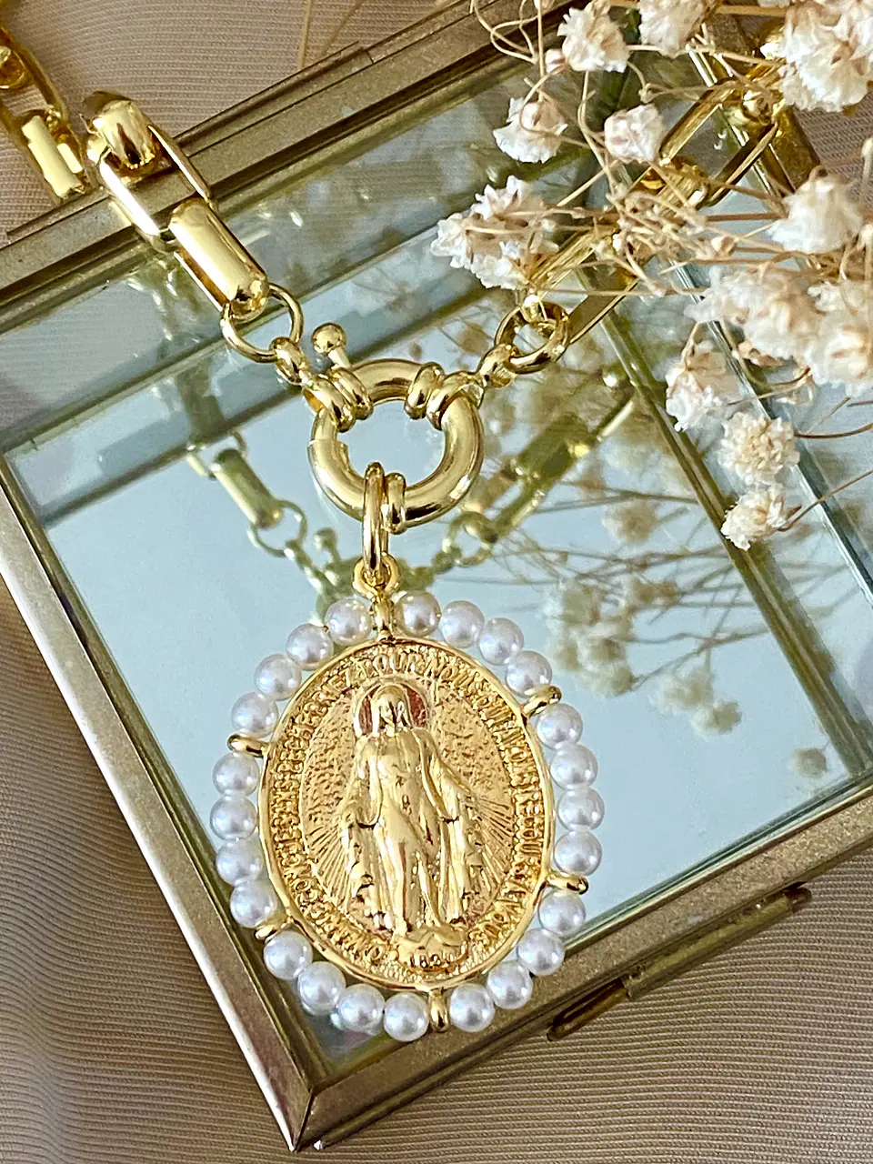 Collar Maxi Virgen Perlas con Eslabones macizos rectangulares 2