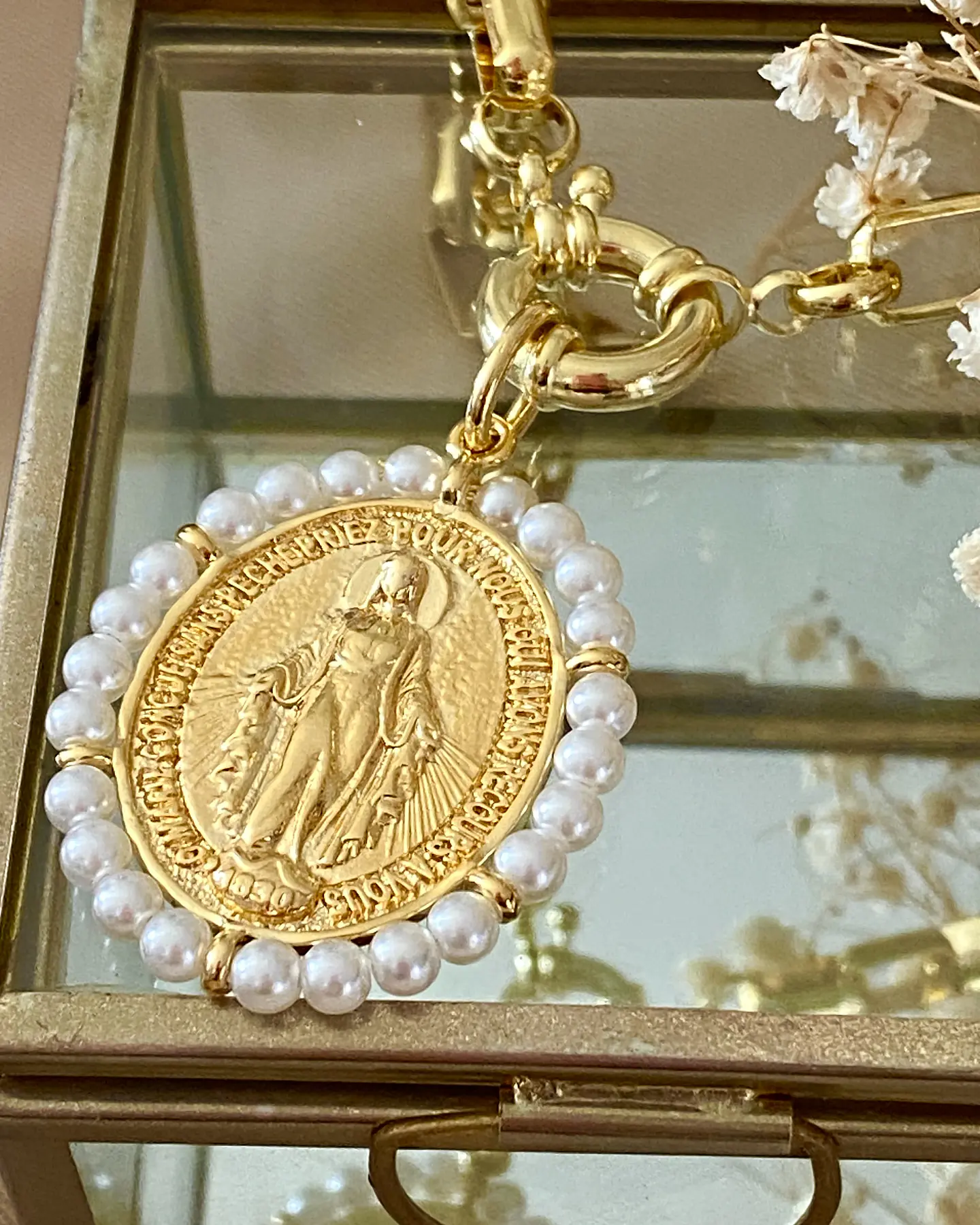 Collar Maxi Virgen Perlas con Eslabones macizos rectangulares 3