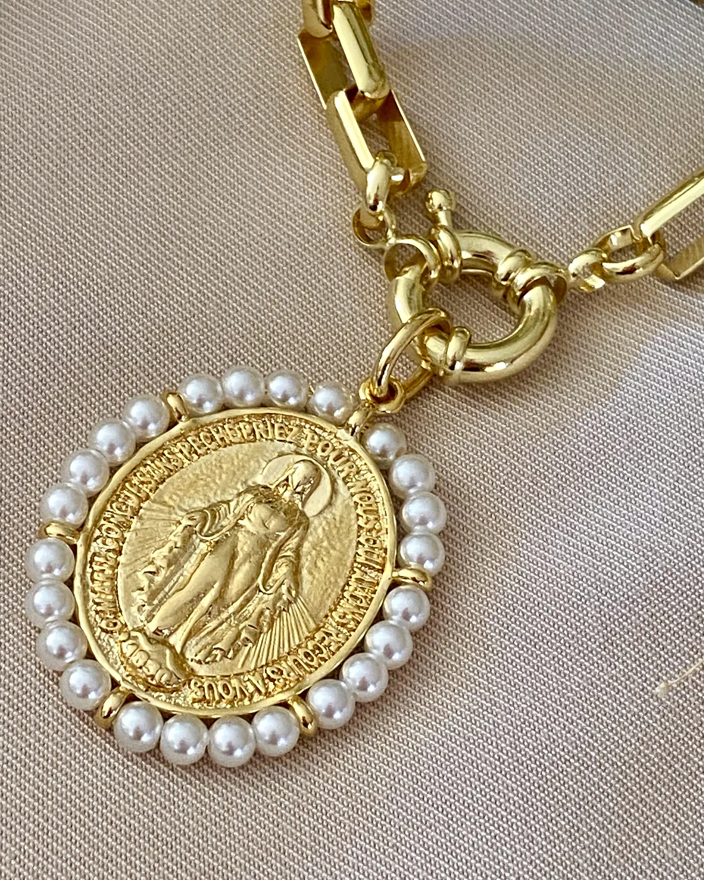 Collar Maxi Virgen Perlas con Eslabones macizos rectangulares 5