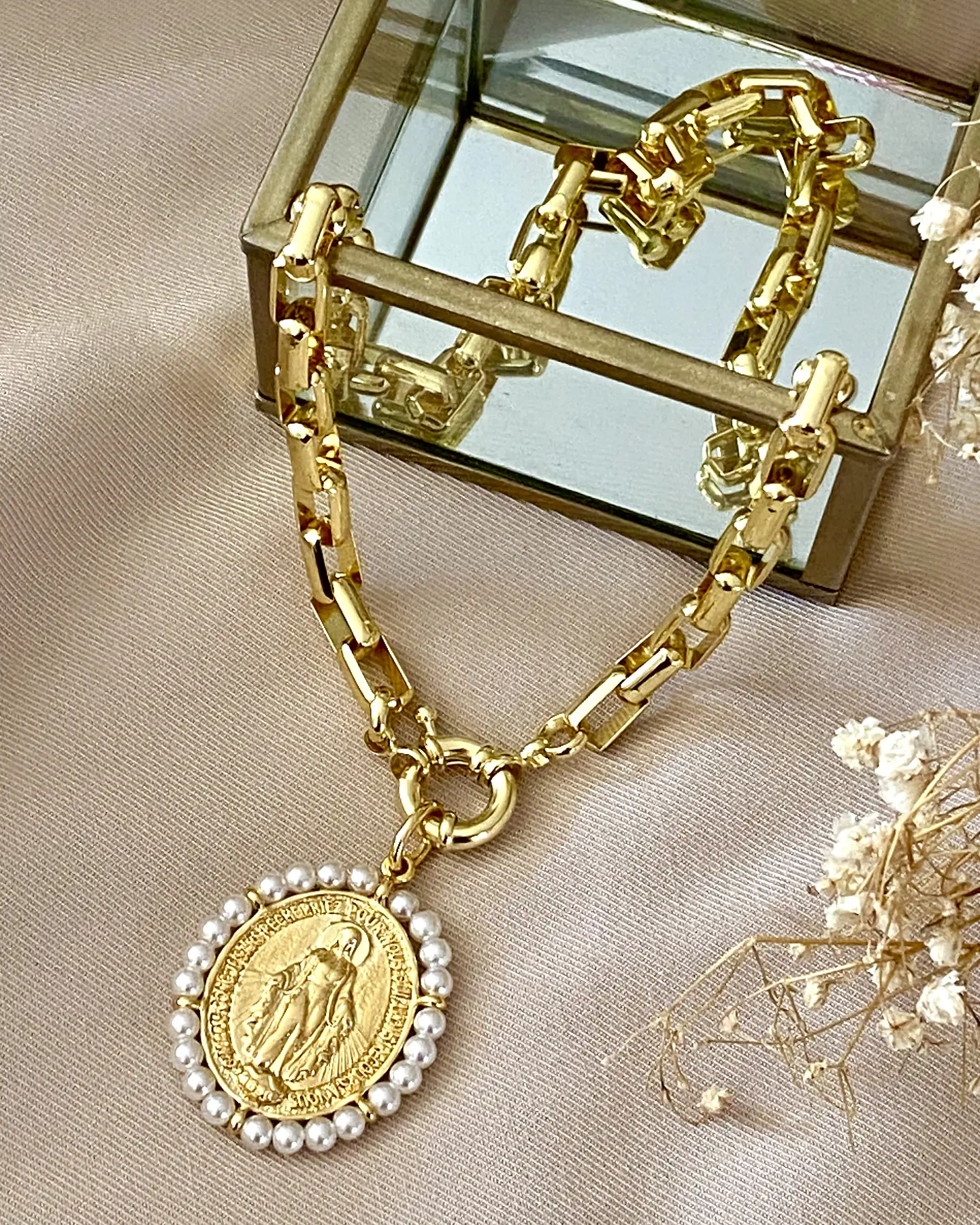 Collar Maxi Virgen Perlas con Eslabones macizos rectangulares 6