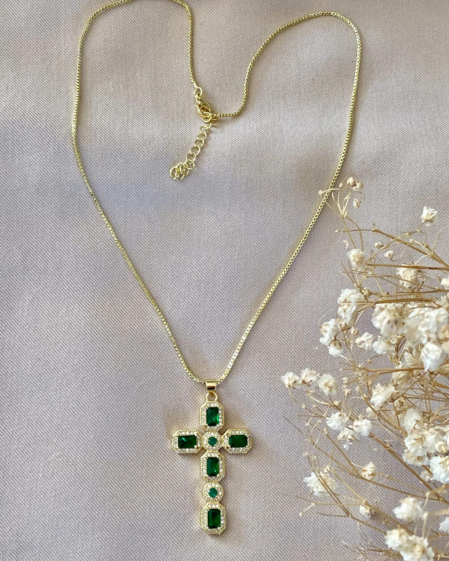 Collar Cadena Cruz Cristales Verdes  2