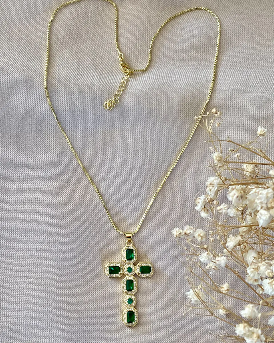 Collar Cadena Cruz Cristales Verdes  2