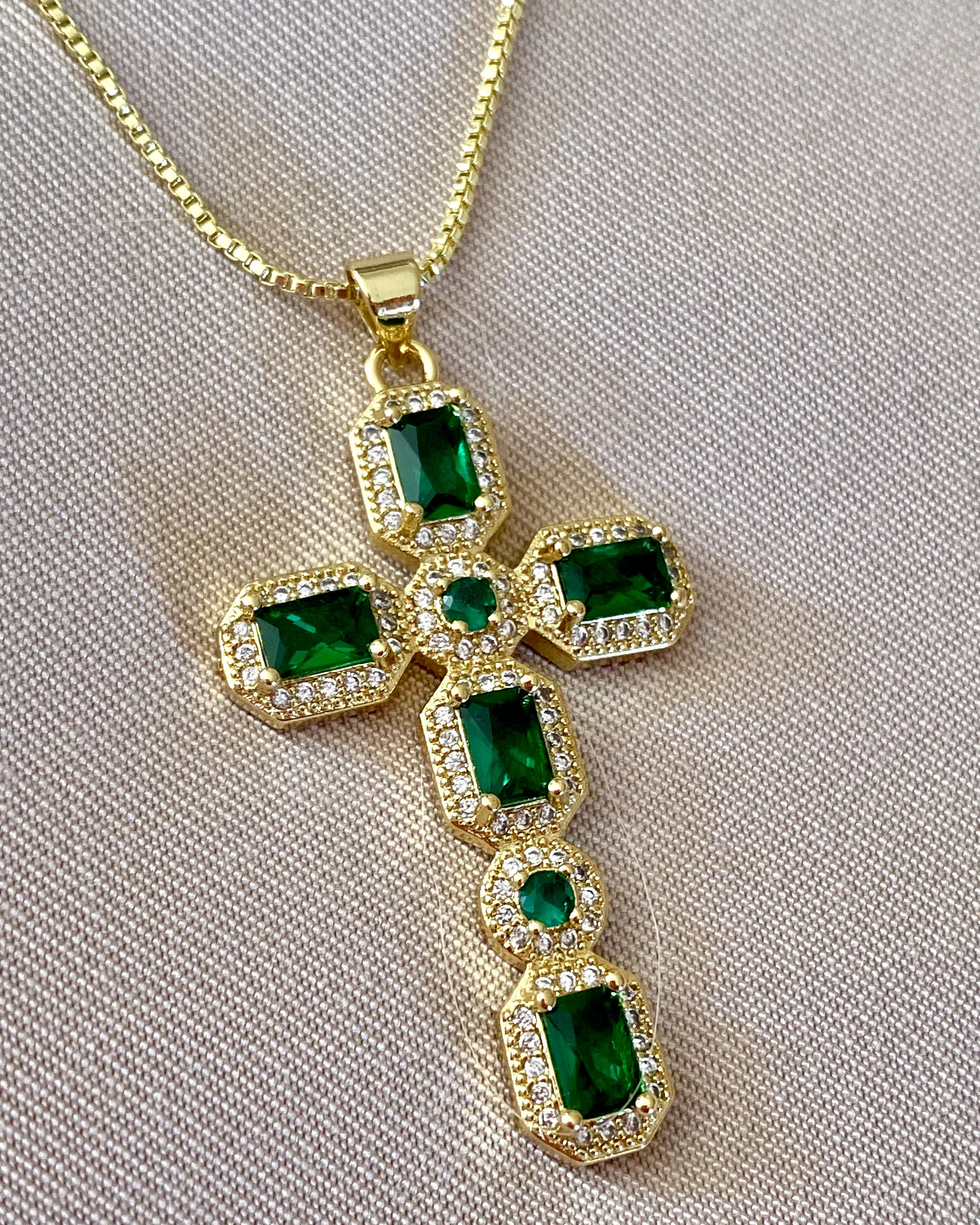 Collar Cadena Cruz Cristales Verdes  4