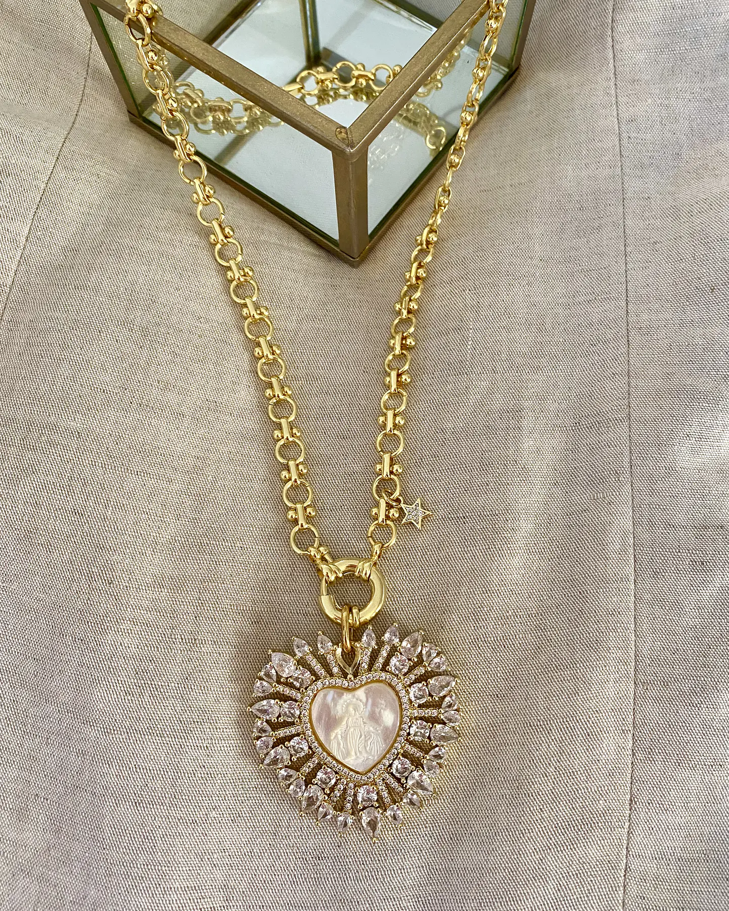 Collar maxi Corazón Virgen Nácar cristales gold  4