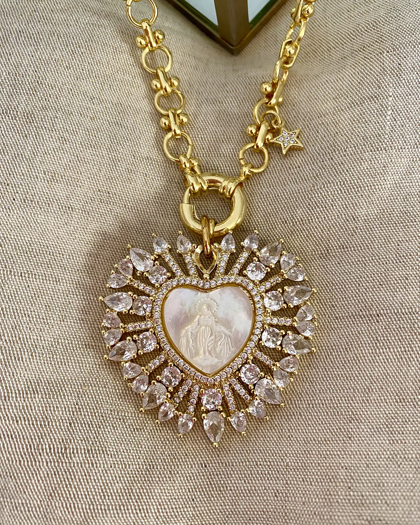 Collar maxi Corazón Virgen Nácar cristales gold  7