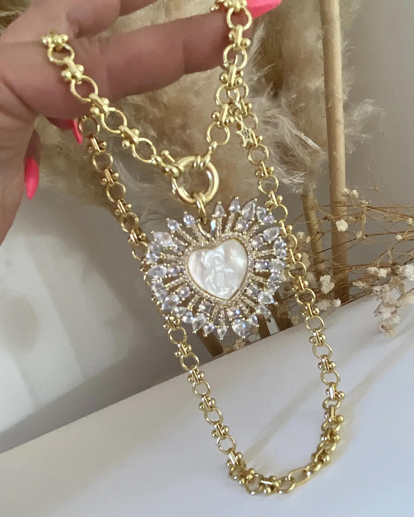 Collar maxi Corazón Virgen Nácar cristales gold  2