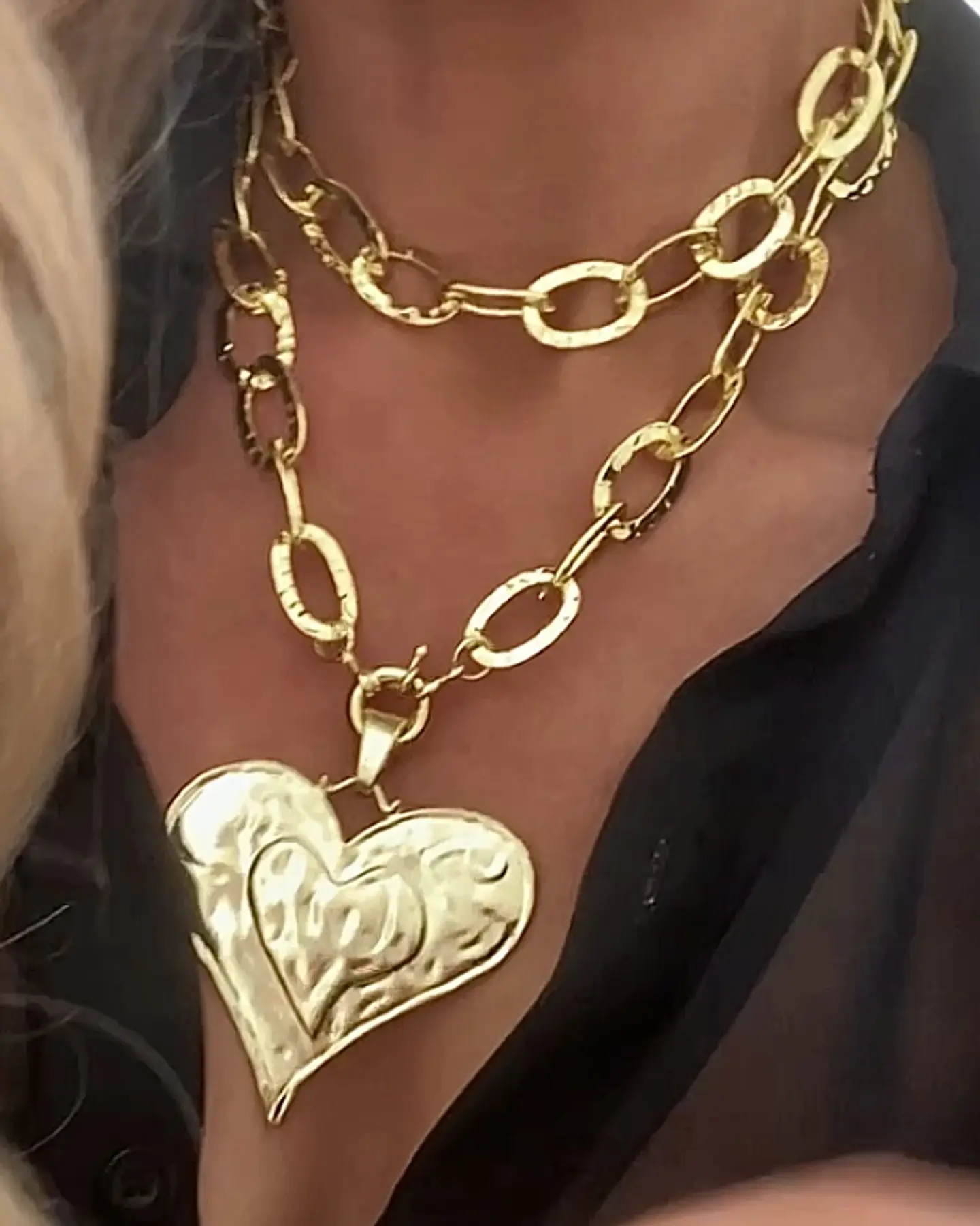 Collar XL maxi Corazon y eslabones martillados gold 1
