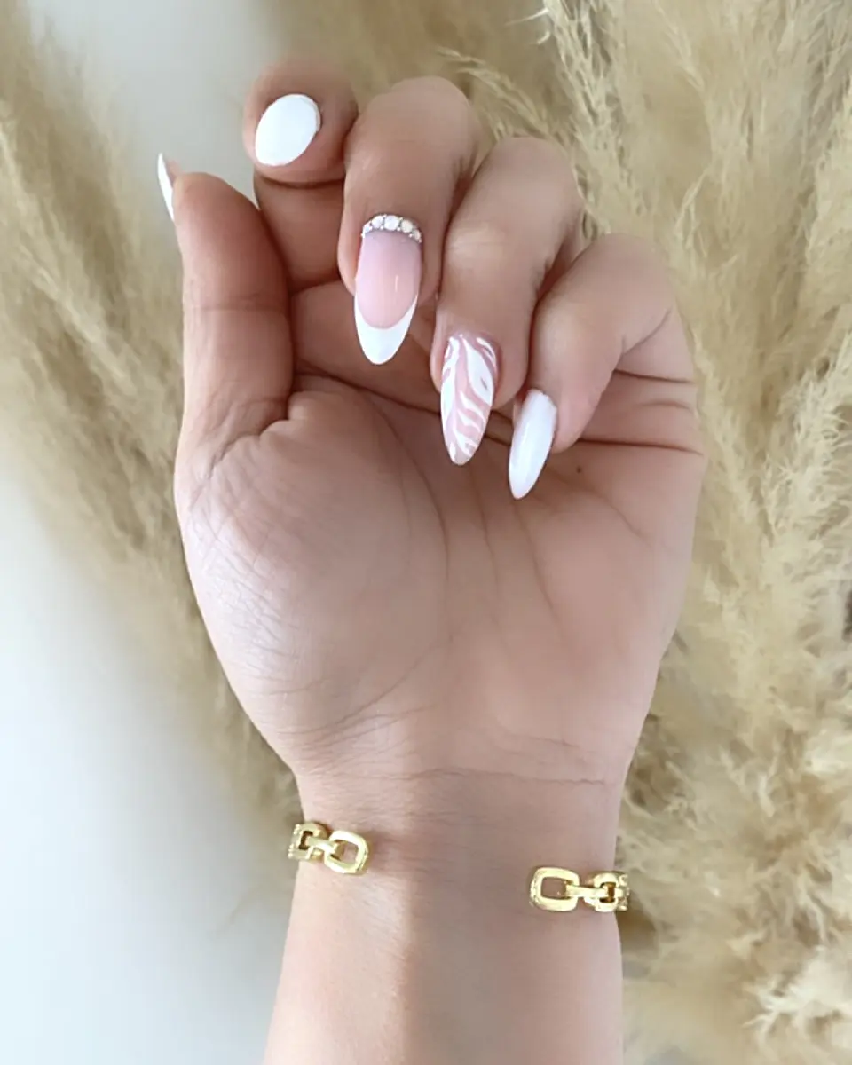Brazalete Eslabones Rígidos con circones Gold 4